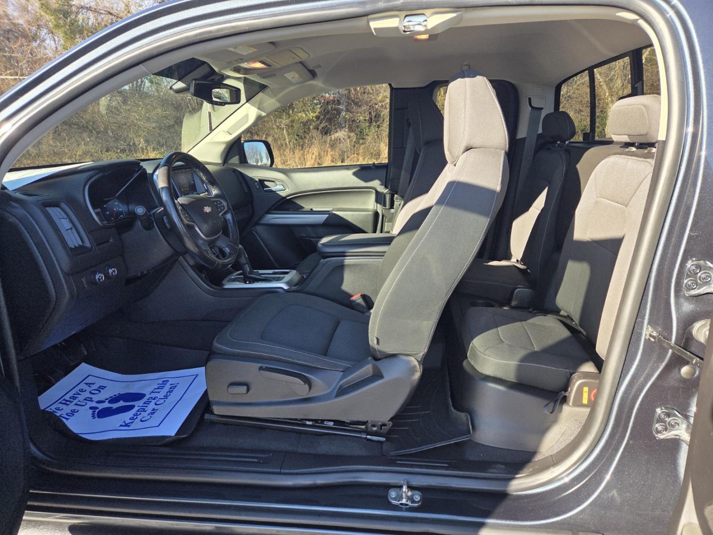 2019 Blue /Black Chevrolet Colorado LT Ext. Cab 4WD (1GCHTCEN2K1) with an 3.6L V6 DOHC 24V GAS engine, 6A transmission, located at 1221 Madison St., Shelbyville, TN, 37160, (931) 680-9439, 0.000000, 0.000000 - Photo#5