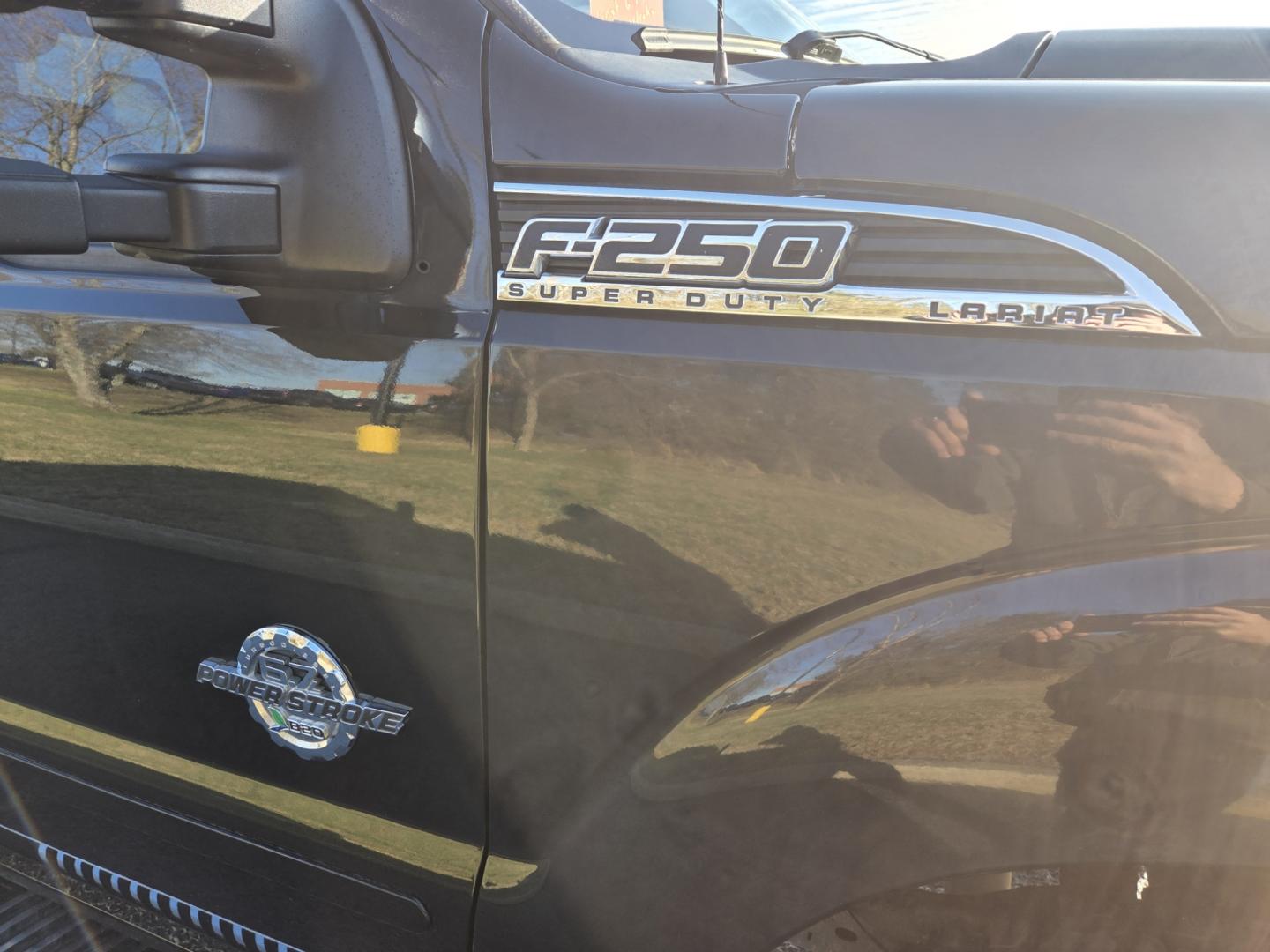 2012 BLACK /Black Ford F-250 SD Lariat Crew Cab 4WD (1FT7W2BT3CE) with an 6.7L V8 OHV 16V DIESEL engine, 6-Speed Automatic transmission, located at 1221 Madison St., Shelbyville, TN, 37160, (931) 680-9439, 0.000000, 0.000000 - Photo#2