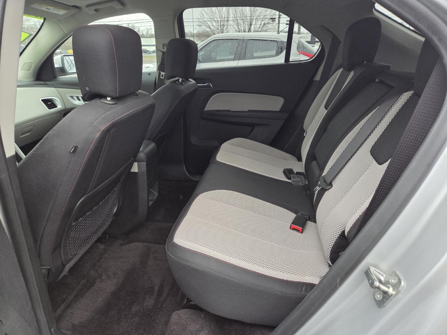 2016 Silver /Black Chevrolet Equinox LT AWD (2GNFLFEK2G6) with an 2.4L L4 DOHC 16V FFV engine, 6A transmission, located at 1221 Madison St., Shelbyville, TN, 37160, (931) 680-9439, 0.000000, 0.000000 - Photo#4