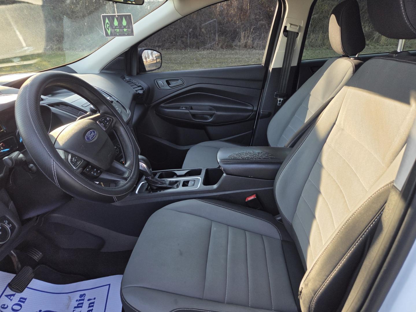 2019 WHITE /Gray Ford Escape S FWD (1FMCU0F75KU) with an 2.5L L4 DOHC 16V engine, 6A transmission, located at 1221 Madison St., Shelbyville, TN, 37160, (931) 680-9439, 0.000000, 0.000000 - Photo#5