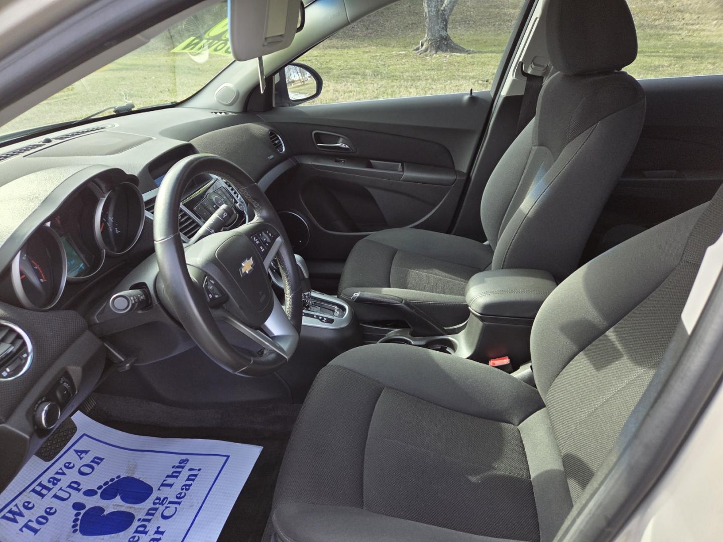 2011 Gold /Gray Chevrolet Cruze 1LT (1G1PF5S98B7) with an 1.4L L4 DOHC 16V TURBO engine, 6-Speed Manual transmission, located at 1221 Madison St., Shelbyville, TN, 37160, (931) 680-9439, 0.000000, 0.000000 - Photo#4