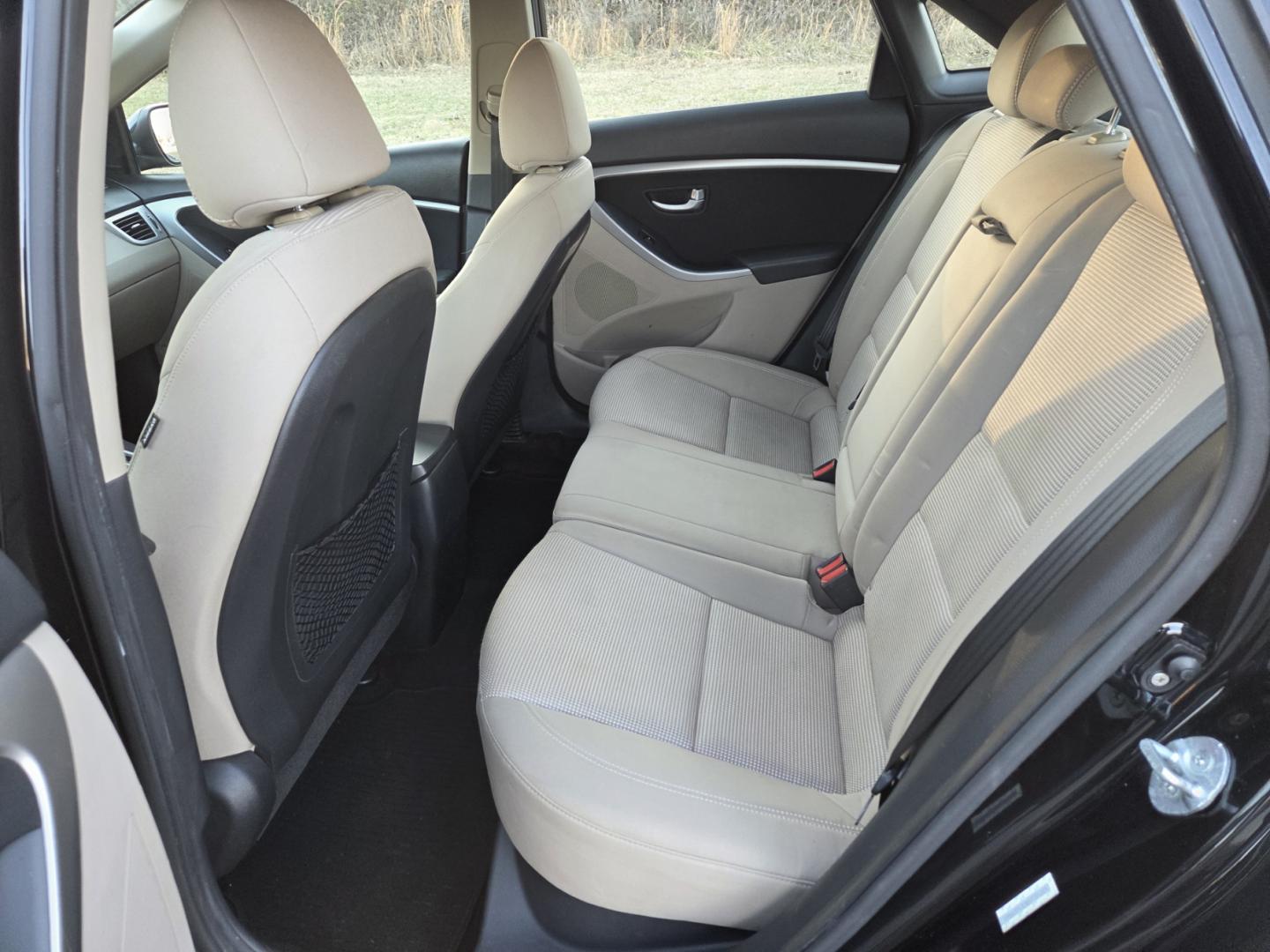 2013 BLACK /Gray Hyundai Elantra GT A/T (KMHD35LE3DU) with an 1.8L L4 16V DOHC engine, 6-Speed Automatic transmission, located at 1221 Madison St., Shelbyville, TN, 37160, (931) 680-9439, 0.000000, 0.000000 - Photo#4