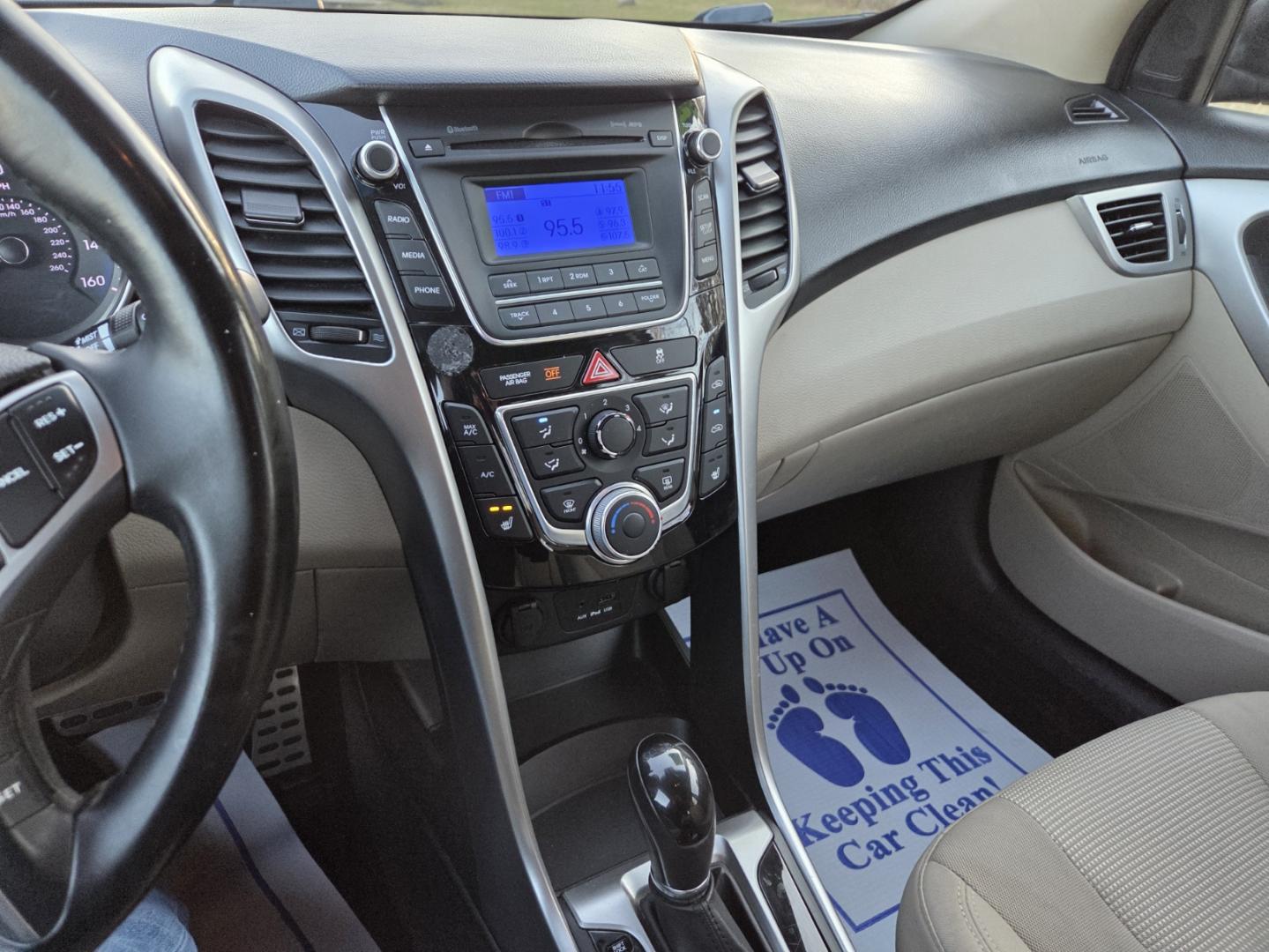 2013 BLACK /Gray Hyundai Elantra GT A/T (KMHD35LE3DU) with an 1.8L L4 16V DOHC engine, 6-Speed Automatic transmission, located at 1221 Madison St., Shelbyville, TN, 37160, (931) 680-9439, 0.000000, 0.000000 - Photo#6