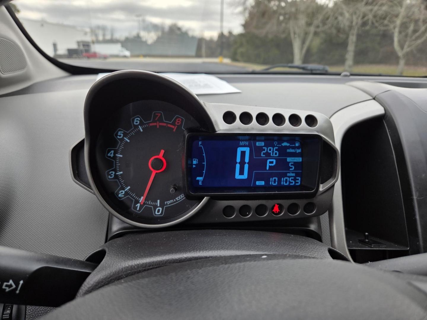 2014 RED /Gray Chevrolet Sonic LT Auto Sedan (1G1JC5SH8E4) with an 1.8L L4 DOHC 24V engine, 6-Speed Automatic transmission, located at 1221 Madison St., Shelbyville, TN, 37160, (931) 680-9439, 0.000000, 0.000000 - Photo#6