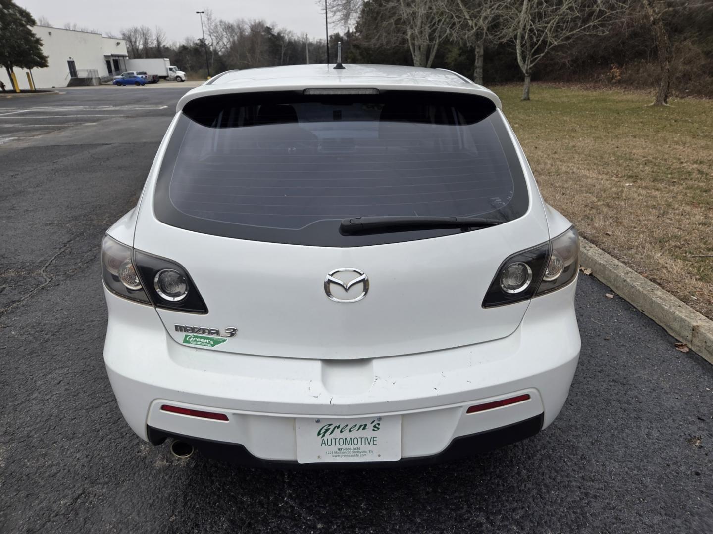 2008 WHITE /Gray Mazda MAZDA3 s Grand Touring 5-Door (JM1BK343581) with an 2.3L L4 DOHC 16V engine, located at 1221 Madison St., Shelbyville, TN, 37160, (931) 680-9439, 0.000000, 0.000000 - Photo#2