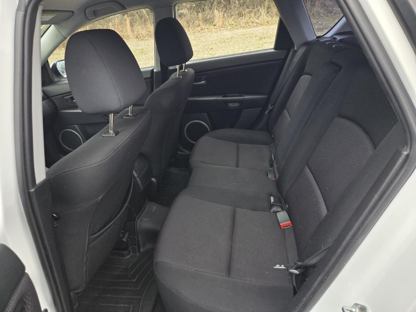 2008 WHITE /Gray Mazda MAZDA3 s Grand Touring 5-Door (JM1BK343581) with an 2.3L L4 DOHC 16V engine, located at 1221 Madison St., Shelbyville, TN, 37160, (931) 680-9439, 0.000000, 0.000000 - Photo#4