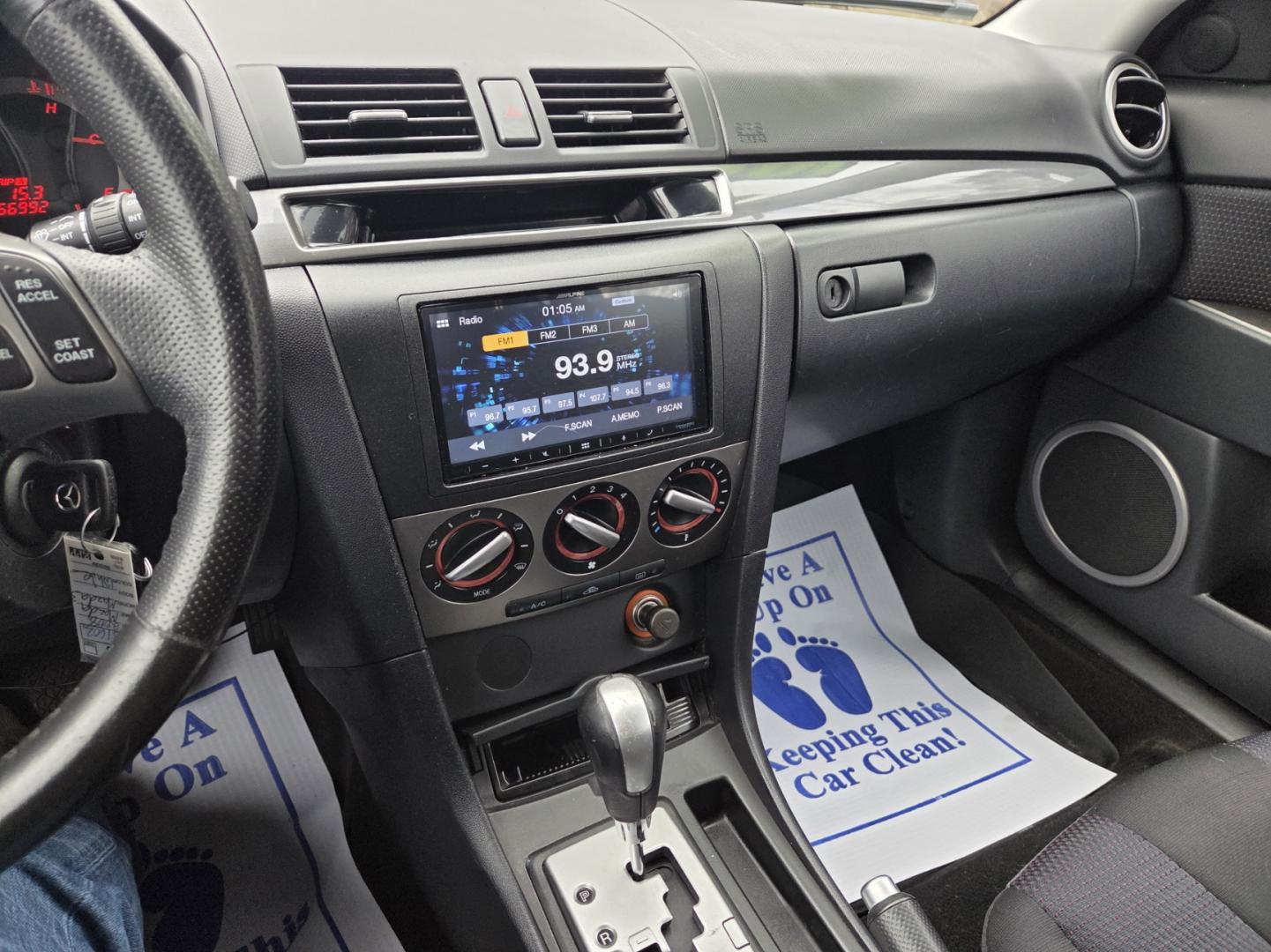 2008 WHITE /Gray Mazda MAZDA3 s Grand Touring 5-Door (JM1BK343581) with an 2.3L L4 DOHC 16V engine, located at 1221 Madison St., Shelbyville, TN, 37160, (931) 680-9439, 0.000000, 0.000000 - Photo#6