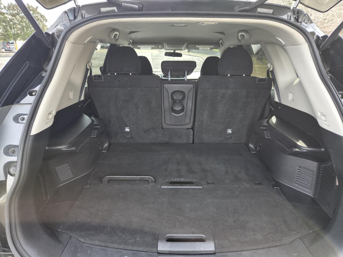 2014 Green /Black Nissan Rogue S AWD (5N1AT2MV3EC) with an 2.5L L4 DOHC 16V engine, Continuously Variable Transmission transmission, located at 1221 Madison St., Shelbyville, TN, 37160, (931) 680-9439, 0.000000, 0.000000 - Photo#3