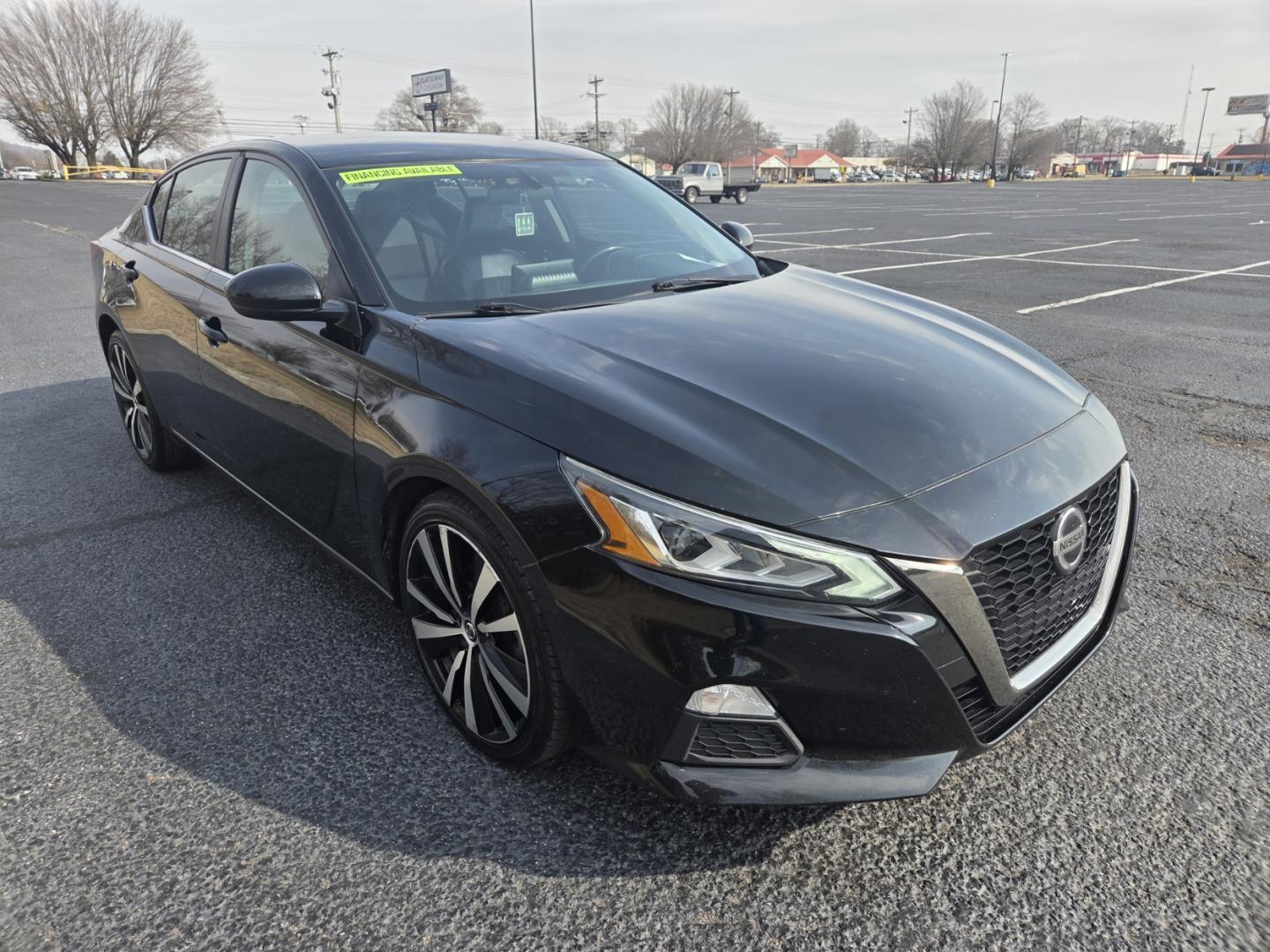 2019 BLACK /Black Nissan Altima 2.5 SR (1N4BL4CV9KC) with an 2.5L L4 DOHC 16V engine, CVT transmission, located at 1221 Madison St., Shelbyville, TN, 37160, (931) 680-9439, 0.000000, 0.000000 - Photo#1