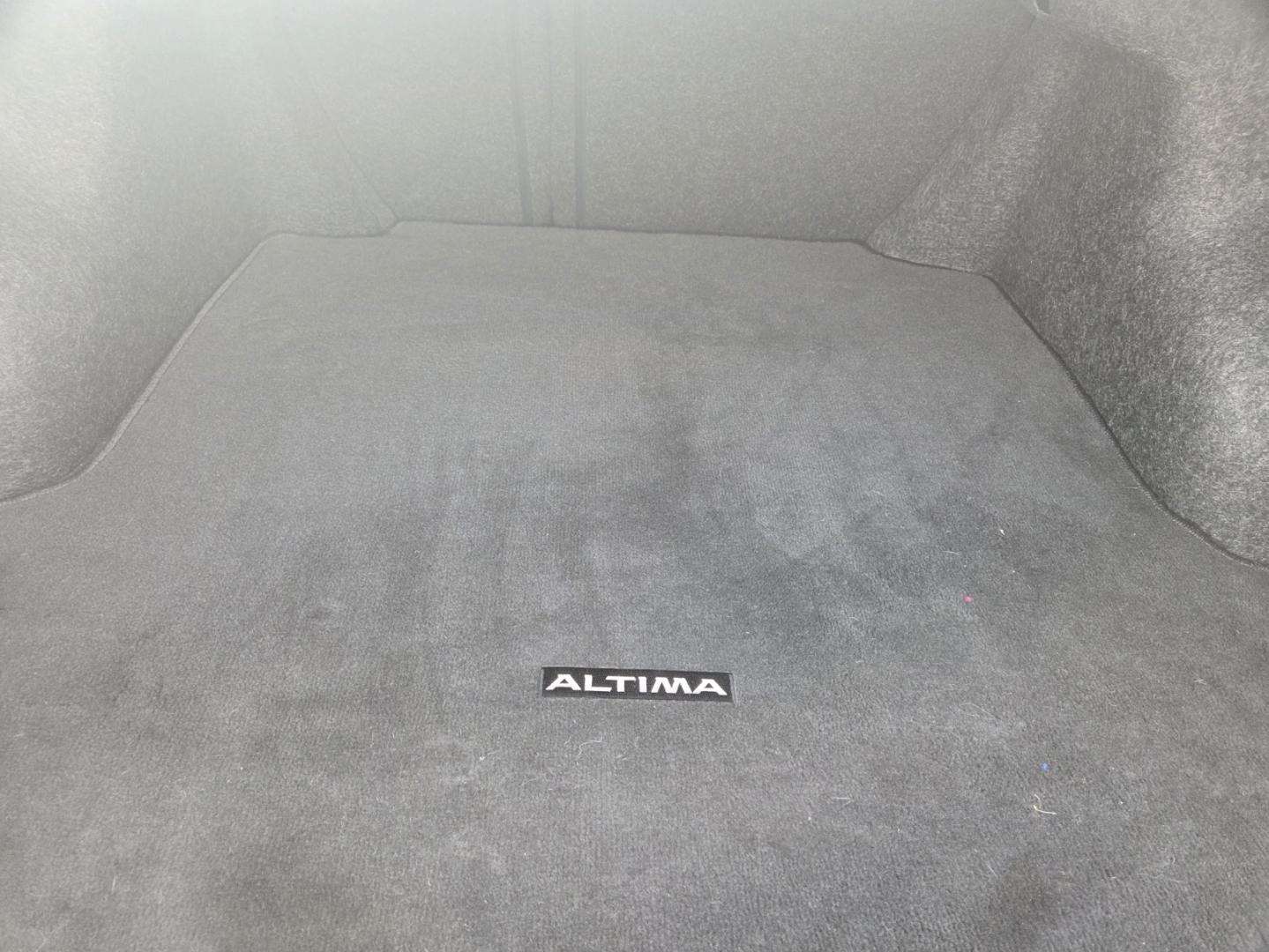 2019 BLACK /Black Nissan Altima 2.5 SR (1N4BL4CV9KC) with an 2.5L L4 DOHC 16V engine, CVT transmission, located at 1221 Madison St., Shelbyville, TN, 37160, (931) 680-9439, 0.000000, 0.000000 - Photo#3