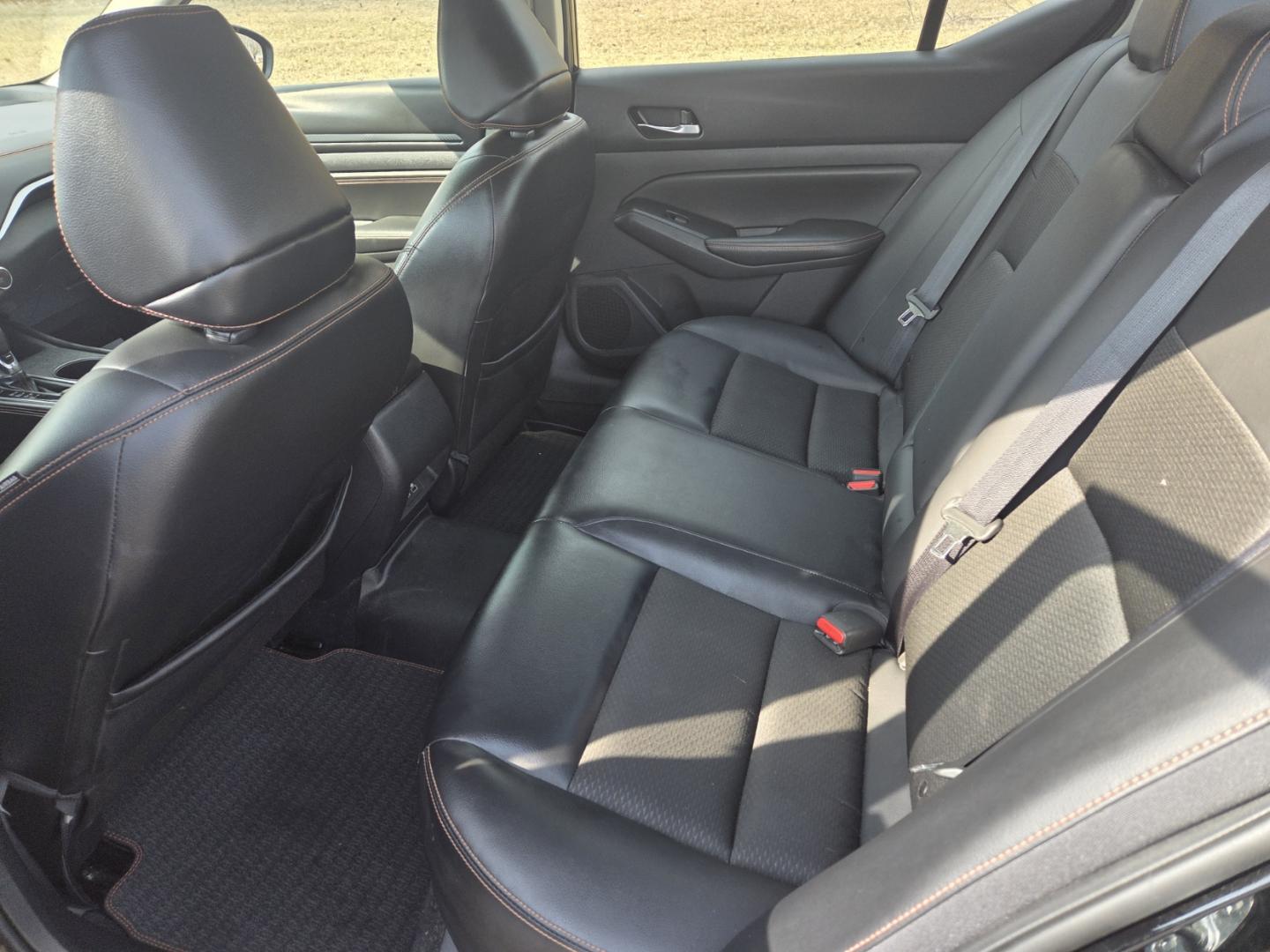 2019 BLACK /Black Nissan Altima 2.5 SR (1N4BL4CV9KC) with an 2.5L L4 DOHC 16V engine, CVT transmission, located at 1221 Madison St., Shelbyville, TN, 37160, (931) 680-9439, 0.000000, 0.000000 - Photo#4