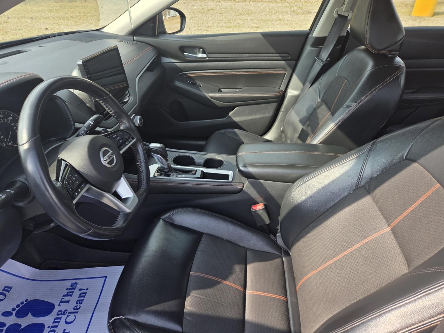 2019 BLACK /Black Nissan Altima 2.5 SR (1N4BL4CV9KC) with an 2.5L L4 DOHC 16V engine, CVT transmission, located at 1221 Madison St., Shelbyville, TN, 37160, (931) 680-9439, 0.000000, 0.000000 - Photo#5