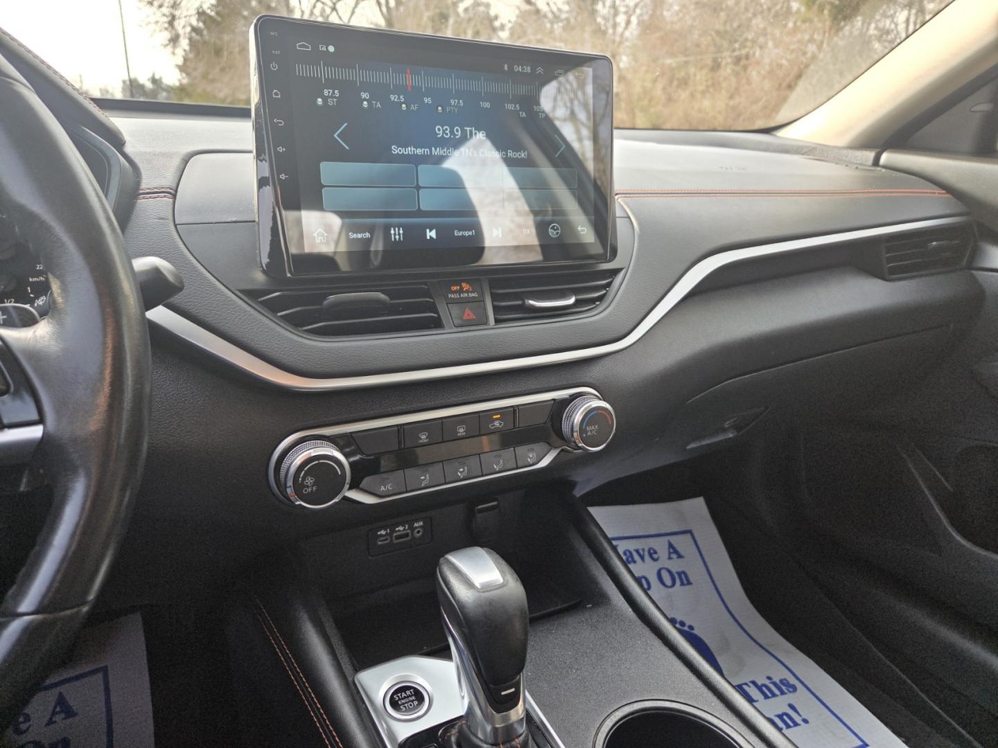 2019 BLACK /Black Nissan Altima 2.5 SR (1N4BL4CV9KC) with an 2.5L L4 DOHC 16V engine, CVT transmission, located at 1221 Madison St., Shelbyville, TN, 37160, (931) 680-9439, 0.000000, 0.000000 - Photo#6