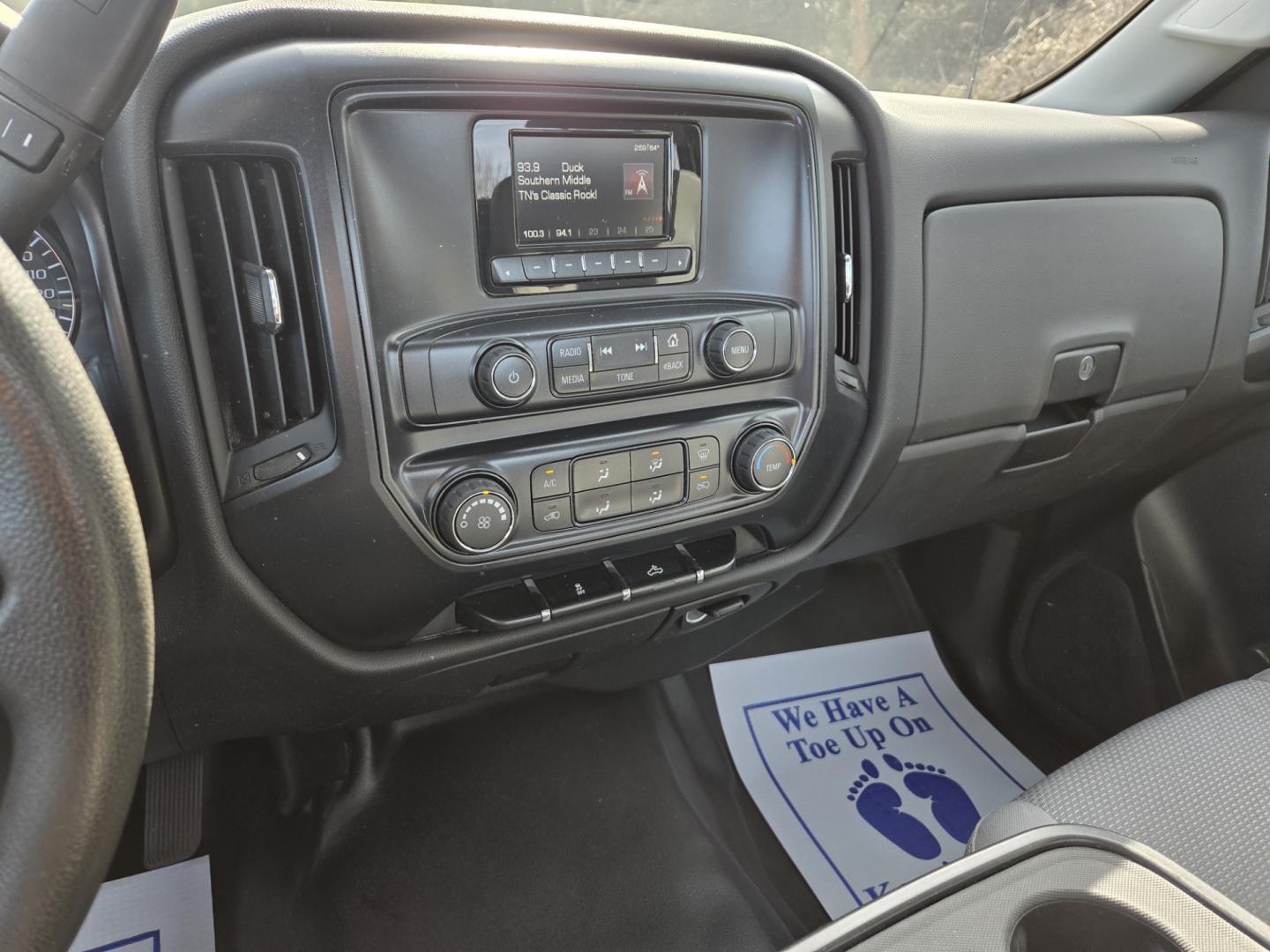 2014 SILVER /Gray GMC Sierra 1500 Base 2WD (1GTN1TEHXEZ) with an 4.3L V6 OHV 12V engine, 6-Speed Automatic transmission, located at 1221 Madison St., Shelbyville, TN, 37160, (931) 680-9439, 0.000000, 0.000000 - Photo#5