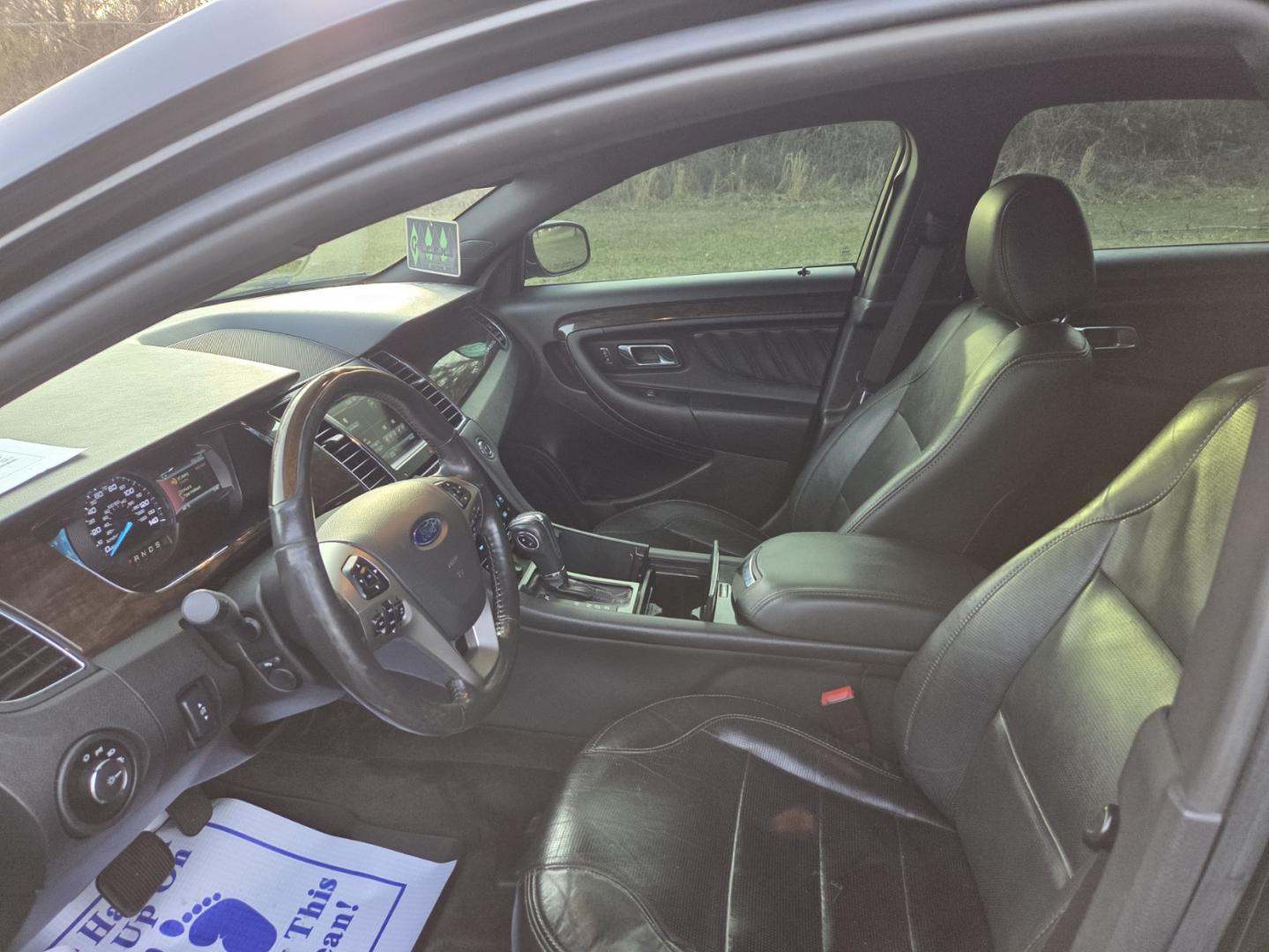 2014 BLACK /Black Ford Taurus Limited AWD (1FAHP2J83EG) with an 3.5L V6 DOHC 24V engine, 6-Speed Automatic transmission, located at 1221 Madison St., Shelbyville, TN, 37160, (931) 680-9439, 0.000000, 0.000000 - Photo#4