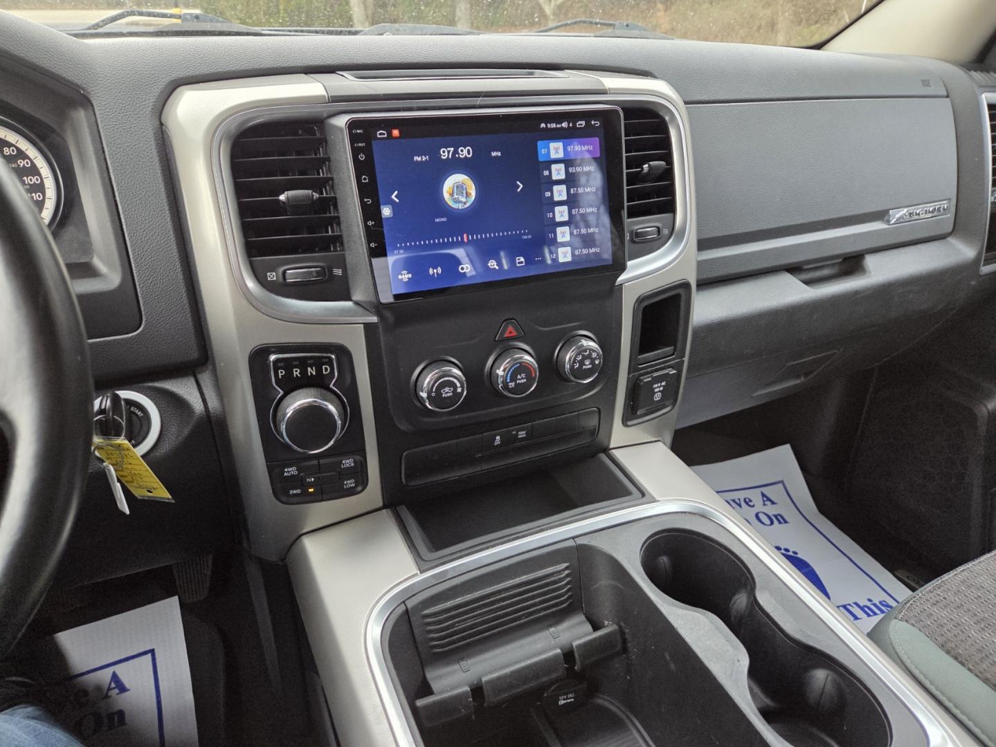 2016 Gray /Gray RAM 1500 SLT Quad Cab 4WD (1C6RR7GG3GS) with an 3.6L V6 DOHC 24V FFV engine, 6A transmission, located at 1221 Madison St., Shelbyville, TN, 37160, (931) 680-9439, 0.000000, 0.000000 - Photo#6