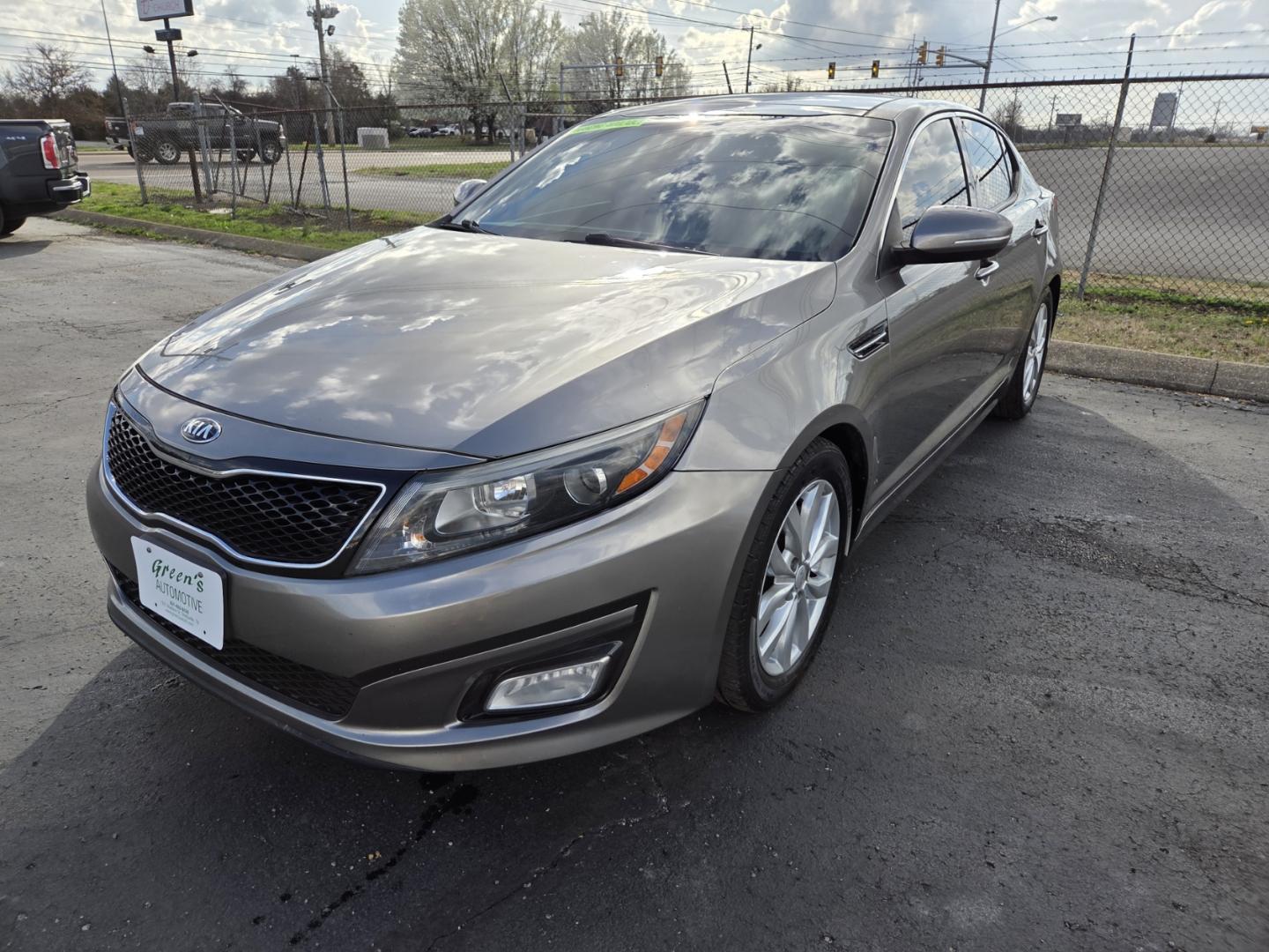 2015 SILVER /Gray Kia Optima EX (5XXGN4A77FG) with an 2.4L L4 DOHC 16V engine, 6-Speed Automatic transmission, located at 1221 Madison St., Shelbyville, TN, 37160, (931) 680-9439, 0.000000, 0.000000 - Photo#0