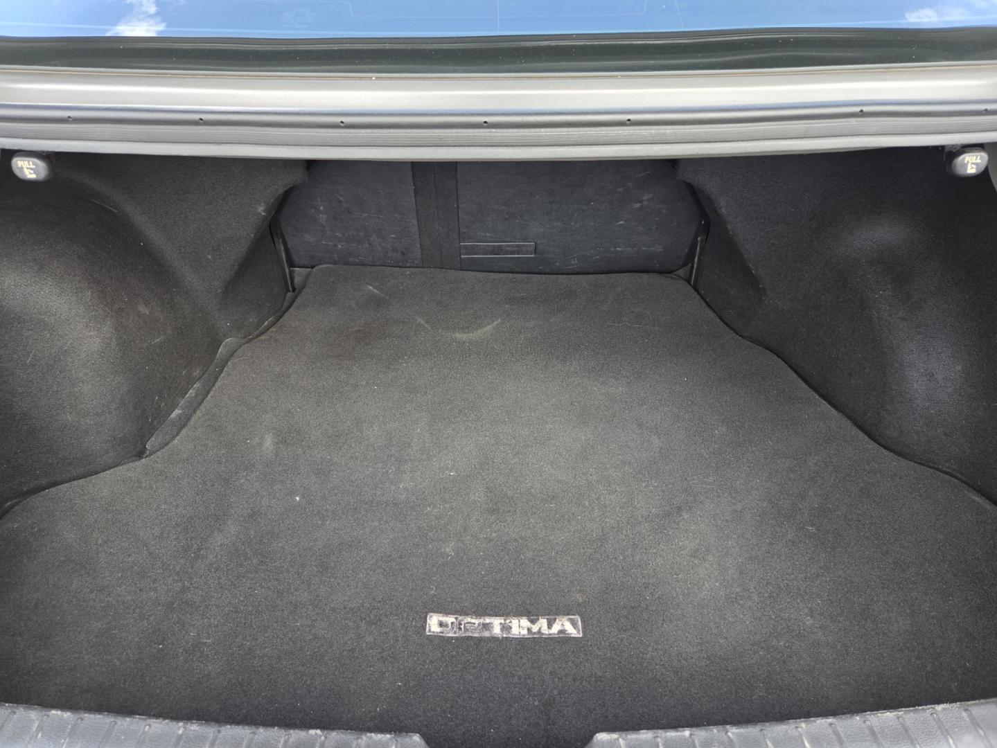 2015 SILVER /Gray Kia Optima EX (5XXGN4A77FG) with an 2.4L L4 DOHC 16V engine, 6-Speed Automatic transmission, located at 1221 Madison St., Shelbyville, TN, 37160, (931) 680-9439, 0.000000, 0.000000 - Photo#3