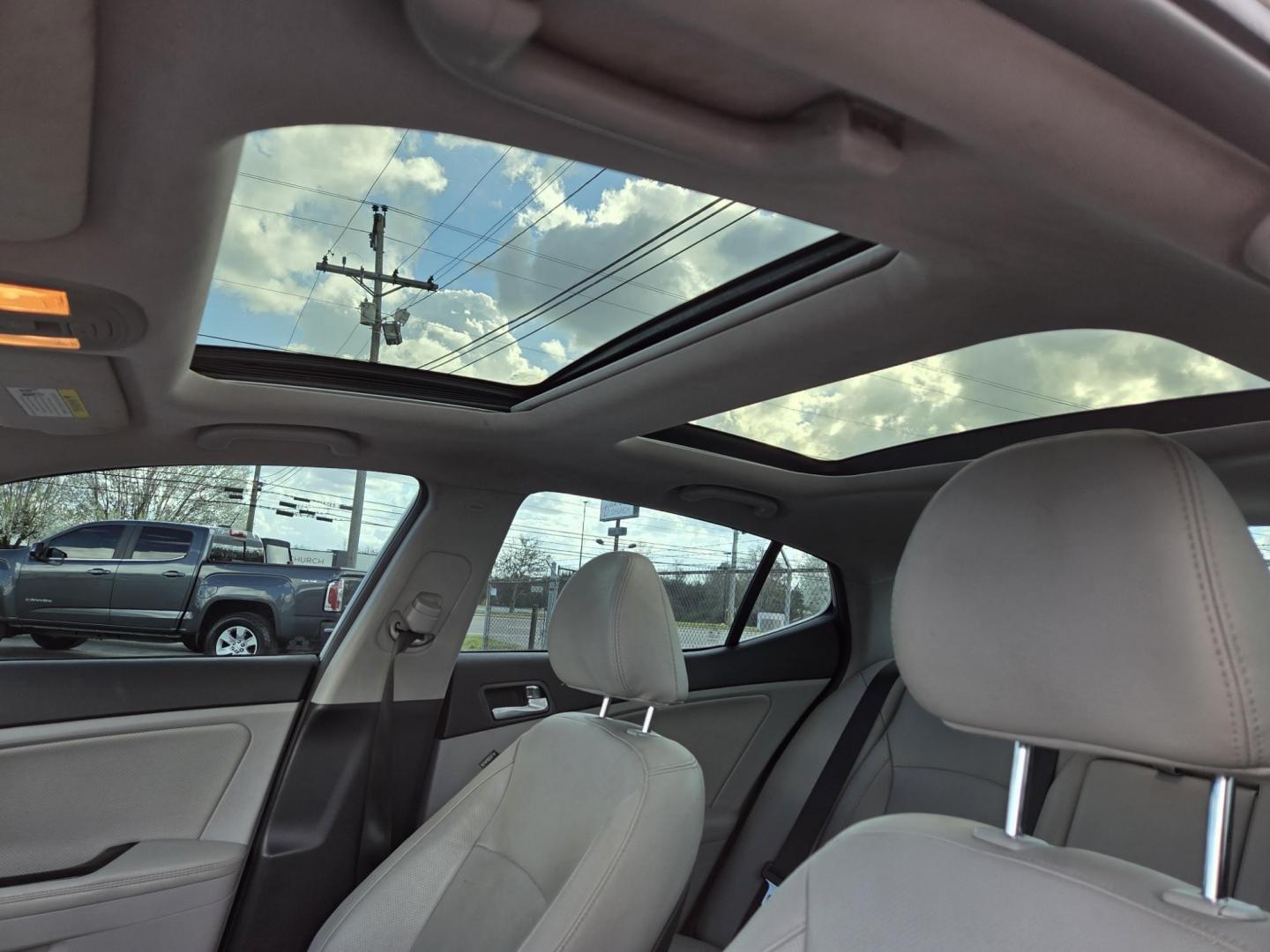 2015 SILVER /Gray Kia Optima EX (5XXGN4A77FG) with an 2.4L L4 DOHC 16V engine, 6-Speed Automatic transmission, located at 1221 Madison St., Shelbyville, TN, 37160, (931) 680-9439, 0.000000, 0.000000 - Photo#6