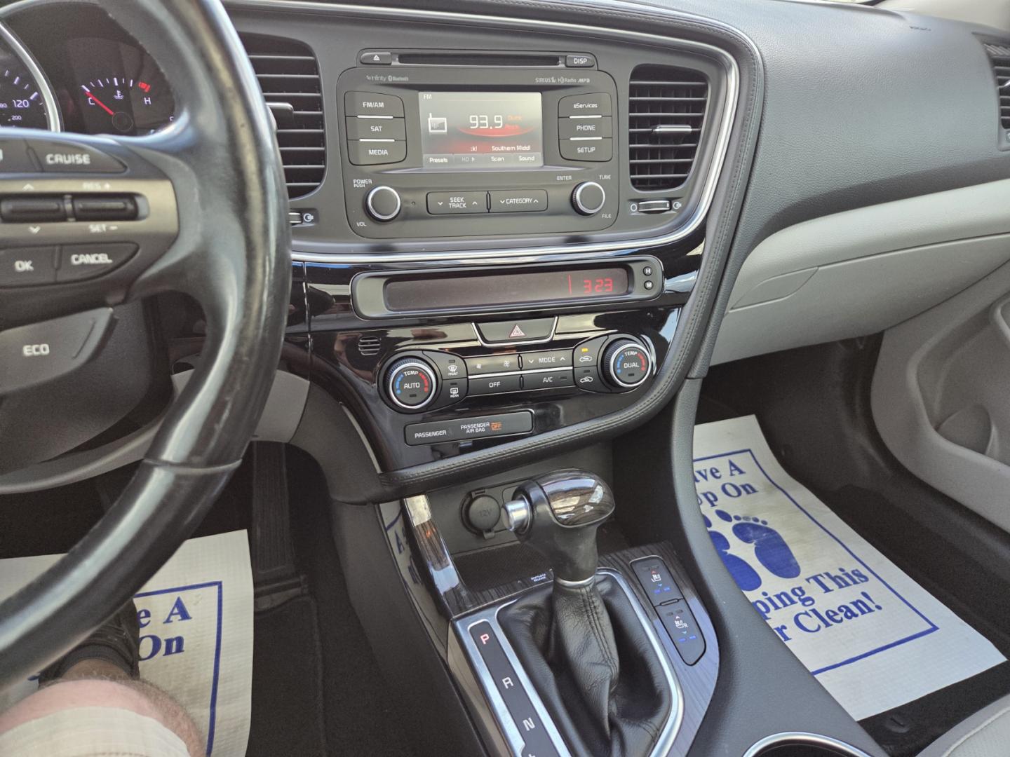 2015 SILVER /Gray Kia Optima EX (5XXGN4A77FG) with an 2.4L L4 DOHC 16V engine, 6-Speed Automatic transmission, located at 1221 Madison St., Shelbyville, TN, 37160, (931) 680-9439, 0.000000, 0.000000 - Photo#7