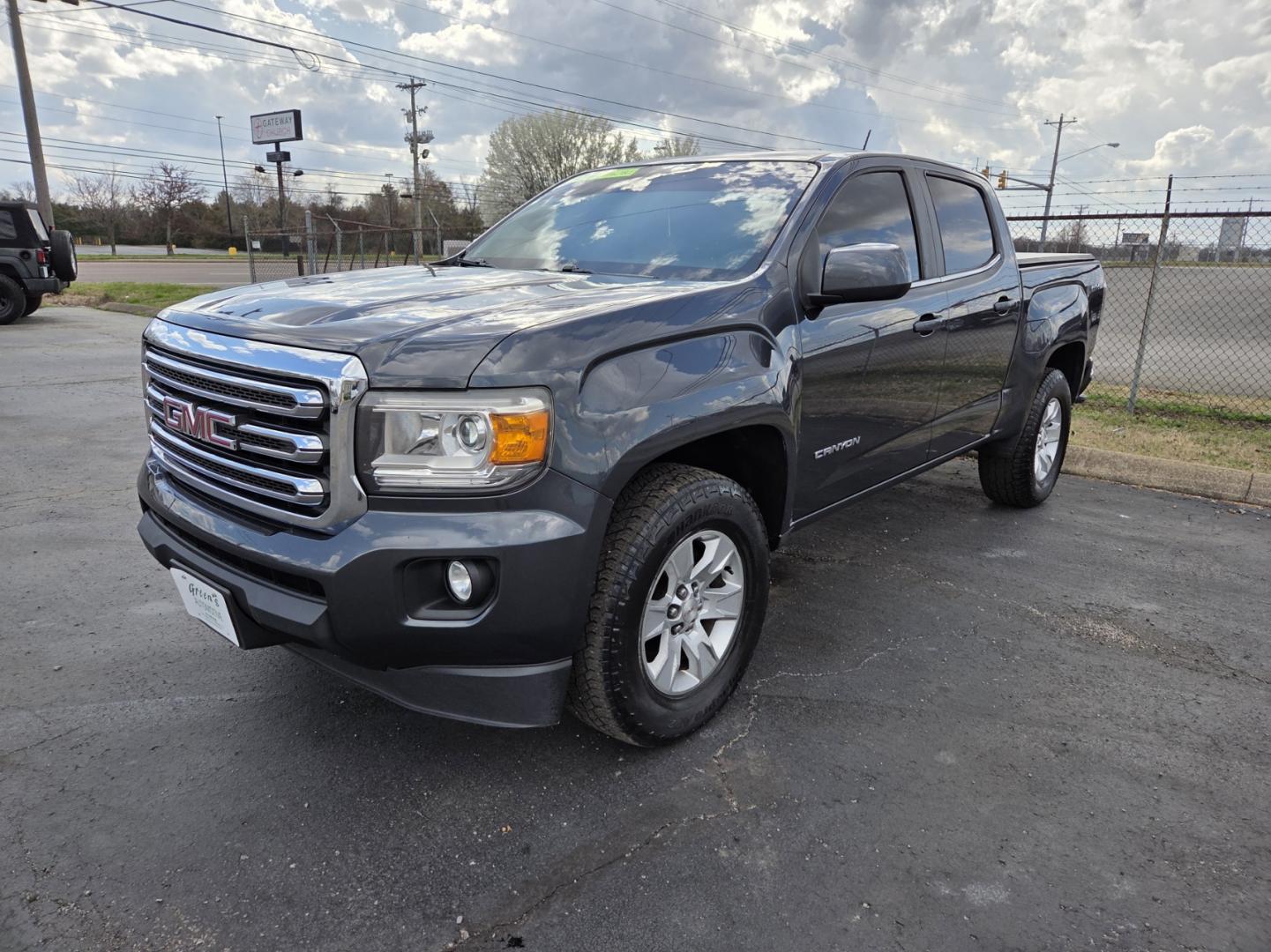 2016 Gray /Black GMC Canyon SLE Crew Cab 4WD (1GTG6CE36G1) with an 3.6L V6 DOHC 24V engine, 6A transmission, located at 1221 Madison St., Shelbyville, TN, 37160, (931) 680-9439, 0.000000, 0.000000 - Photo#0