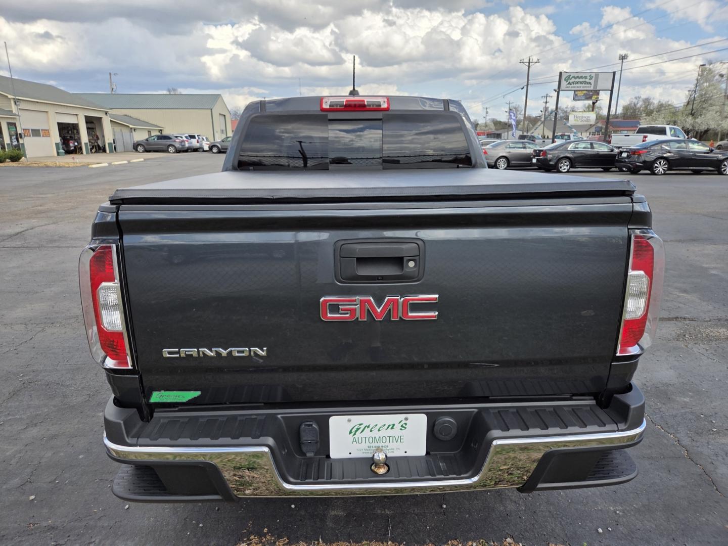 2016 Gray /Black GMC Canyon SLE Crew Cab 4WD (1GTG6CE36G1) with an 3.6L V6 DOHC 24V engine, 6A transmission, located at 1221 Madison St., Shelbyville, TN, 37160, (931) 680-9439, 0.000000, 0.000000 - Photo#4