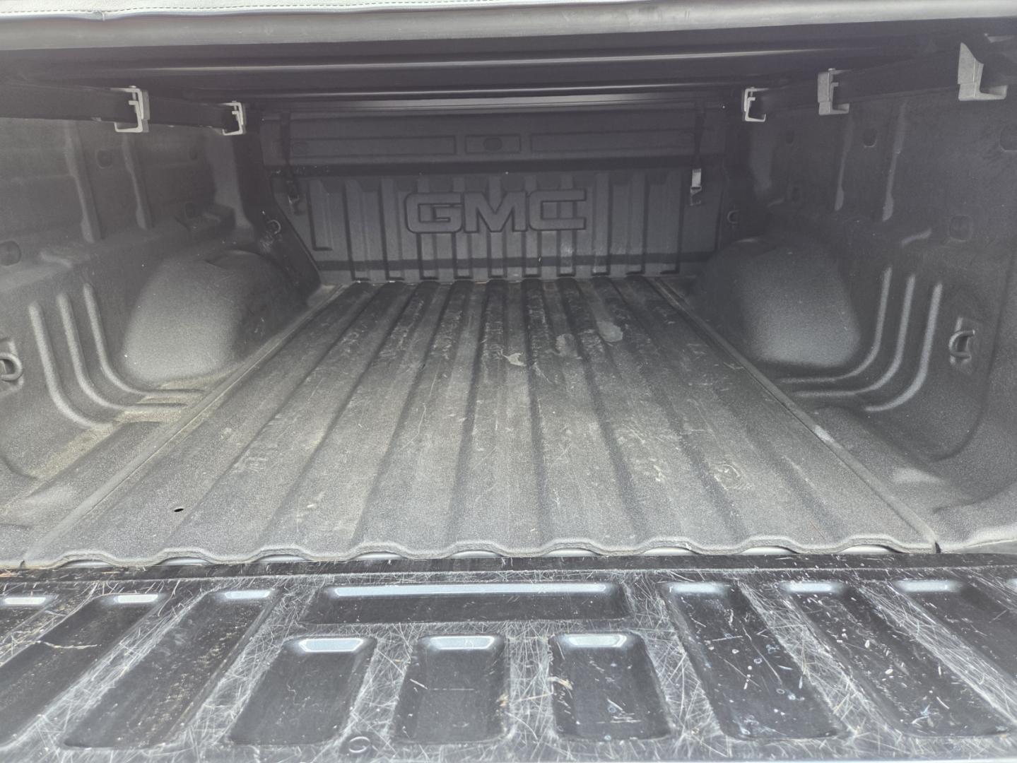 2016 Gray /Black GMC Canyon SLE Crew Cab 4WD (1GTG6CE36G1) with an 3.6L V6 DOHC 24V engine, 6A transmission, located at 1221 Madison St., Shelbyville, TN, 37160, (931) 680-9439, 0.000000, 0.000000 - Photo#5