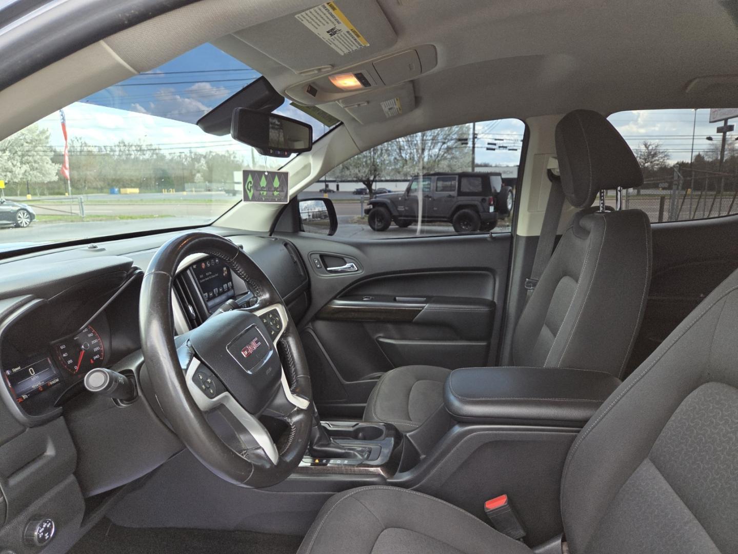 2016 Gray /Black GMC Canyon SLE Crew Cab 4WD (1GTG6CE36G1) with an 3.6L V6 DOHC 24V engine, 6A transmission, located at 1221 Madison St., Shelbyville, TN, 37160, (931) 680-9439, 0.000000, 0.000000 - Photo#7