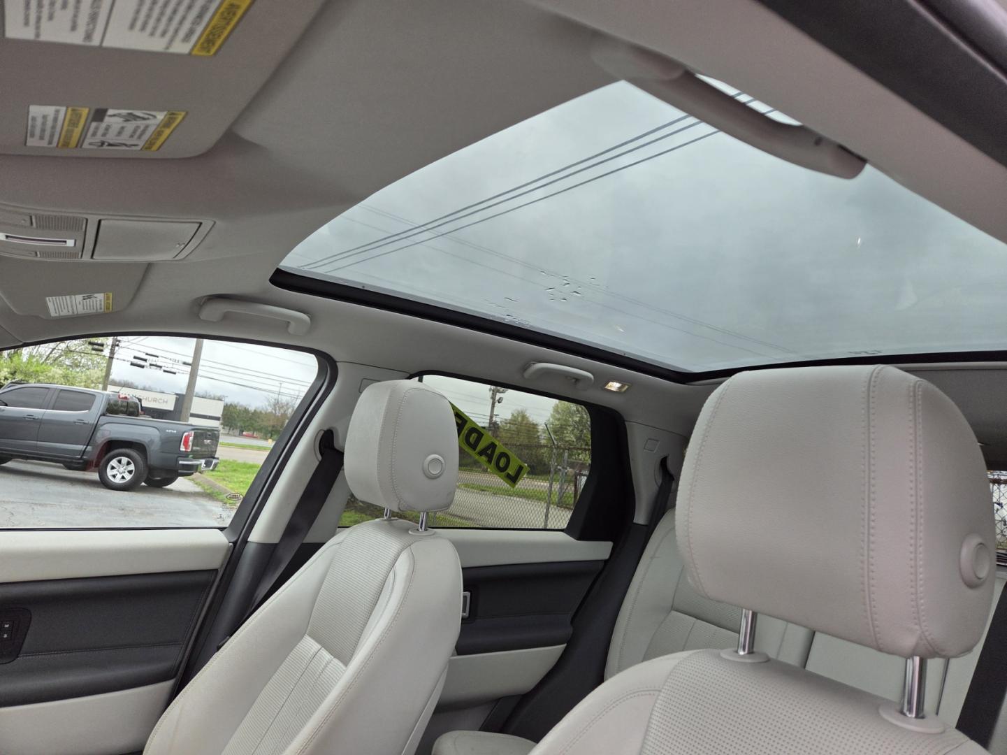 2016 SILVER /White Land Rover Discovery Sport HSE (SALCR2BGXGH) with an 2.0L L4 engine, 9A transmission, located at 1221 Madison St., Shelbyville, TN, 37160, (931) 680-9439, 0.000000, 0.000000 - Photo#7