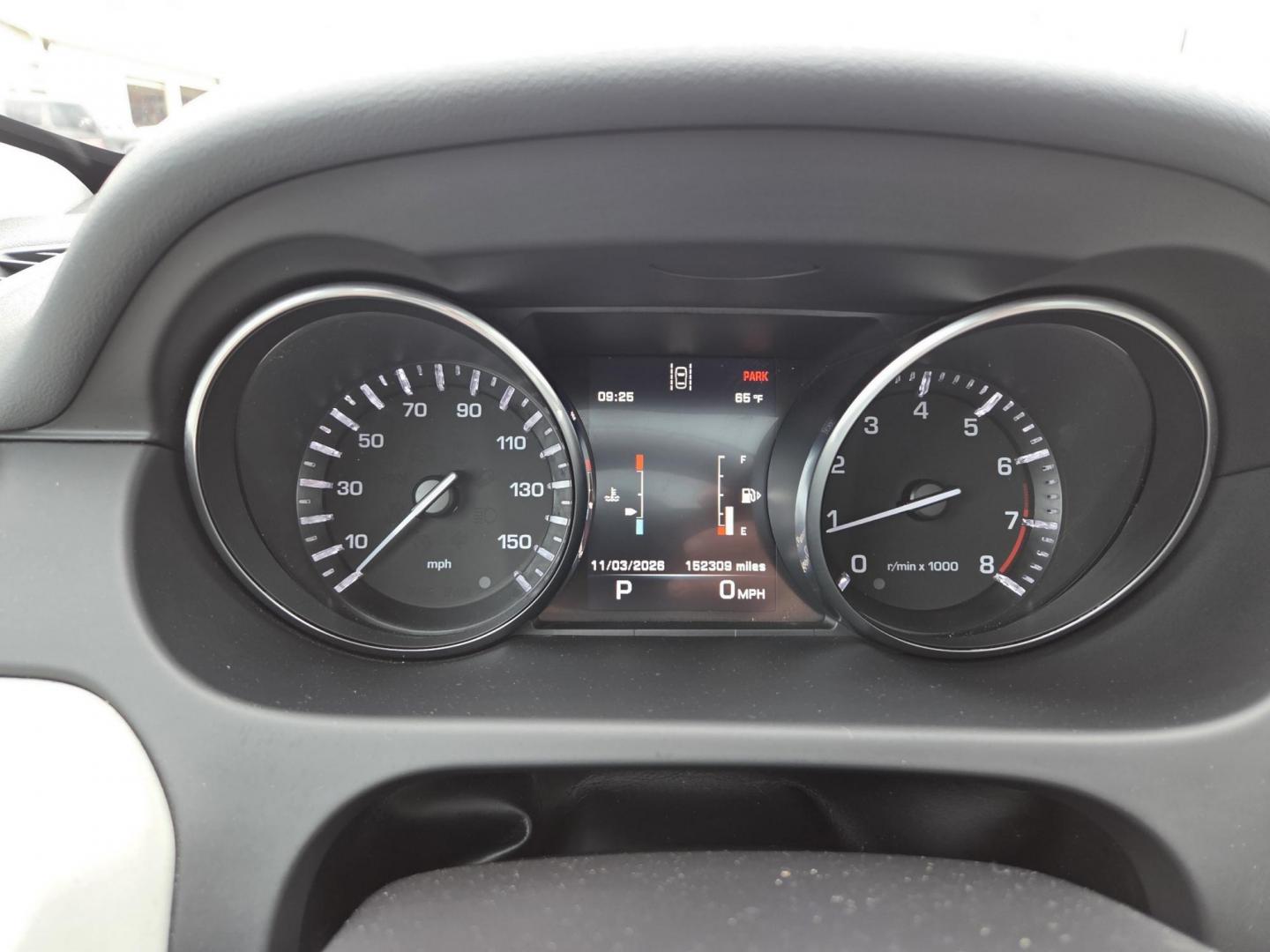 2016 SILVER /White Land Rover Discovery Sport HSE (SALCR2BGXGH) with an 2.0L L4 engine, 9A transmission, located at 1221 Madison St., Shelbyville, TN, 37160, (931) 680-9439, 0.000000, 0.000000 - Photo#9