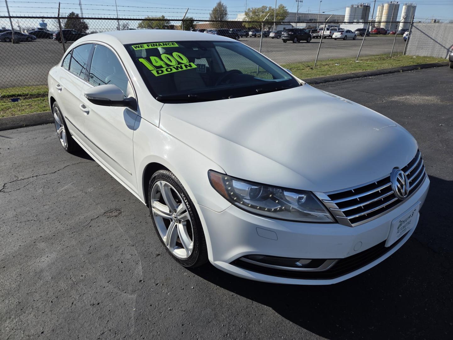 2013 WHITE /Beige Volkswagen CC Sport Plus (WVWBP7AN0DE) with an 2.0L L4 DOHC 16V TURBO engine, 6-Speed Automatic transmission, located at 1221 Madison St., Shelbyville, TN, 37160, (931) 680-9439, 0.000000, 0.000000 - Photo#1