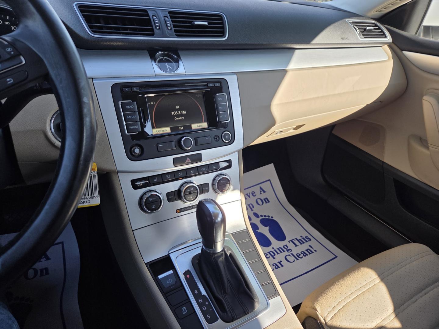 2013 WHITE /Beige Volkswagen CC Sport Plus (WVWBP7AN0DE) with an 2.0L L4 DOHC 16V TURBO engine, 6-Speed Automatic transmission, located at 1221 Madison St., Shelbyville, TN, 37160, (931) 680-9439, 0.000000, 0.000000 - Photo#6