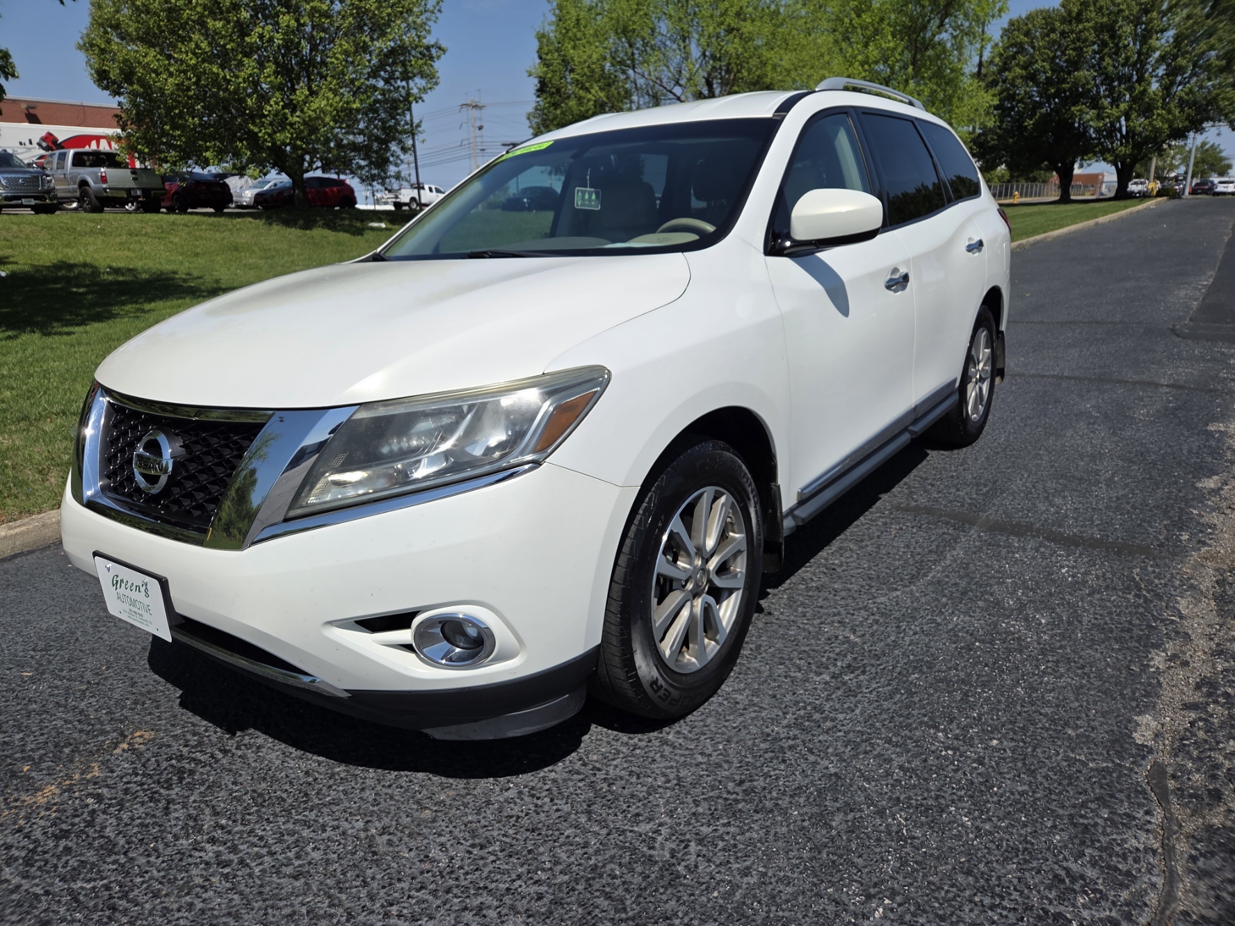 photo of 2014 Nissan Pathfinder SL 2WD