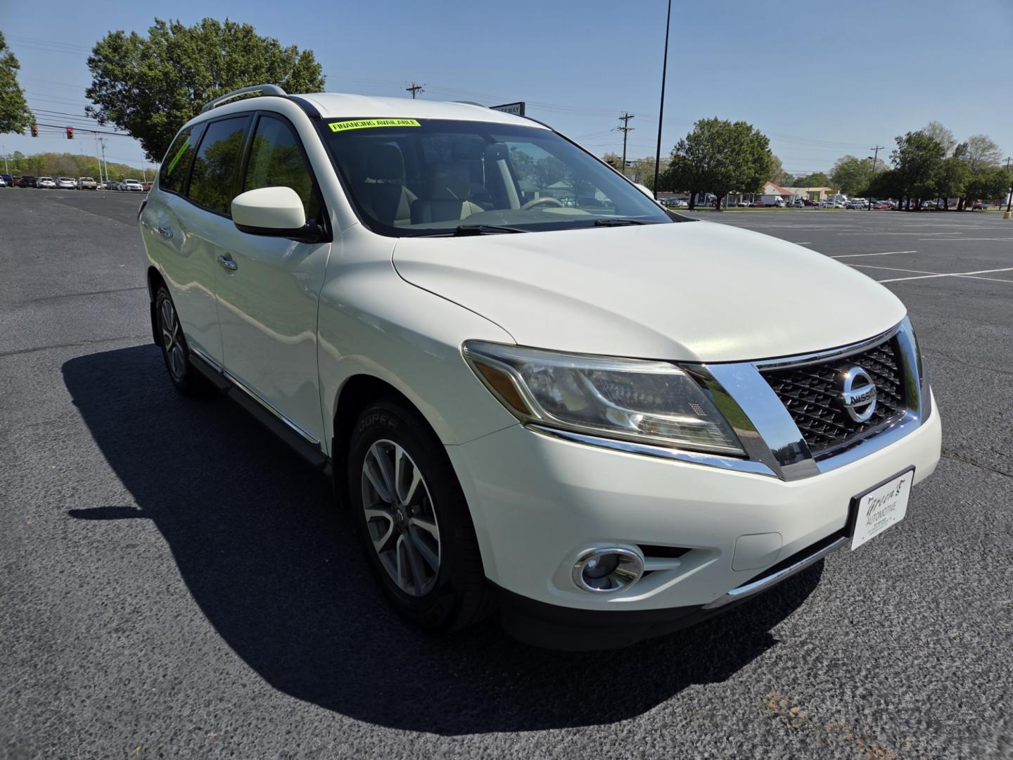 2014 WHITE /Beige Nissan Pathfinder SL 2WD (5N1AR2MN2EC) with an 3.5L V6 DOHC 24V engine, Continuously Variable Transmission transmission, located at 1221 Madison St., Shelbyville, TN, 37160, (931) 680-9439, 0.000000, 0.000000 - Photo#1