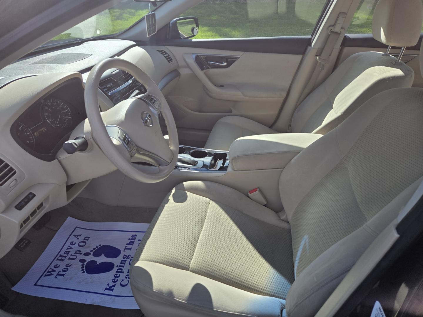 2014 Blue /Beige Nissan Altima 2.5 S (1N4AL3AP6EC) with an 2.5L L4 DOHC 16V engine, Continuously Variable Transmission transmission, located at 1221 Madison St., Shelbyville, TN, 37160, (931) 680-9439, 0.000000, 0.000000 - Photo#5