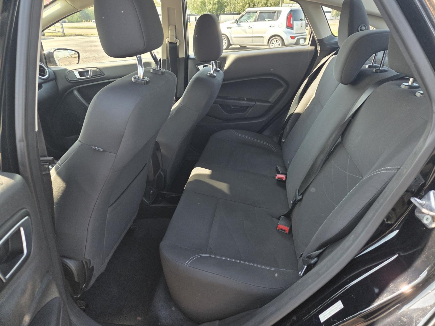 2016 BLACK /Black Ford Fiesta SE Sedan (3FADP4BJ1GM) with an 1.6L L4 DOHC 16V engine, Automatic transmission, located at 1221 Madison St., Shelbyville, TN, 37160, (931) 680-9439, 0.000000, 0.000000 - Photo#4