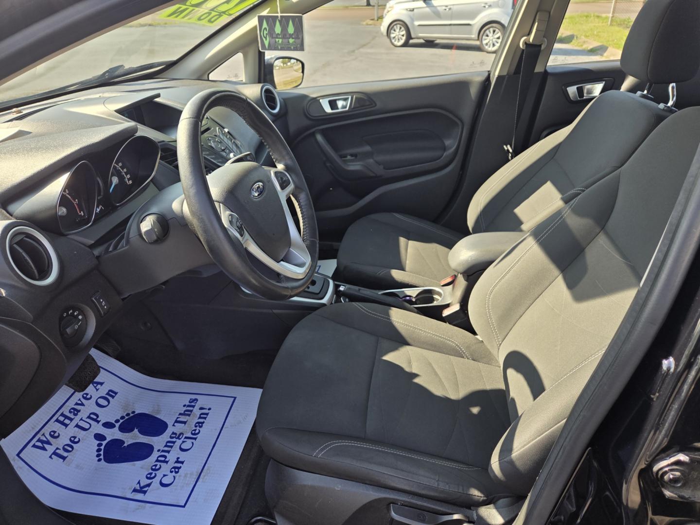 2016 BLACK /Black Ford Fiesta SE Sedan (3FADP4BJ1GM) with an 1.6L L4 DOHC 16V engine, Automatic transmission, located at 1221 Madison St., Shelbyville, TN, 37160, (931) 680-9439, 0.000000, 0.000000 - Photo#5
