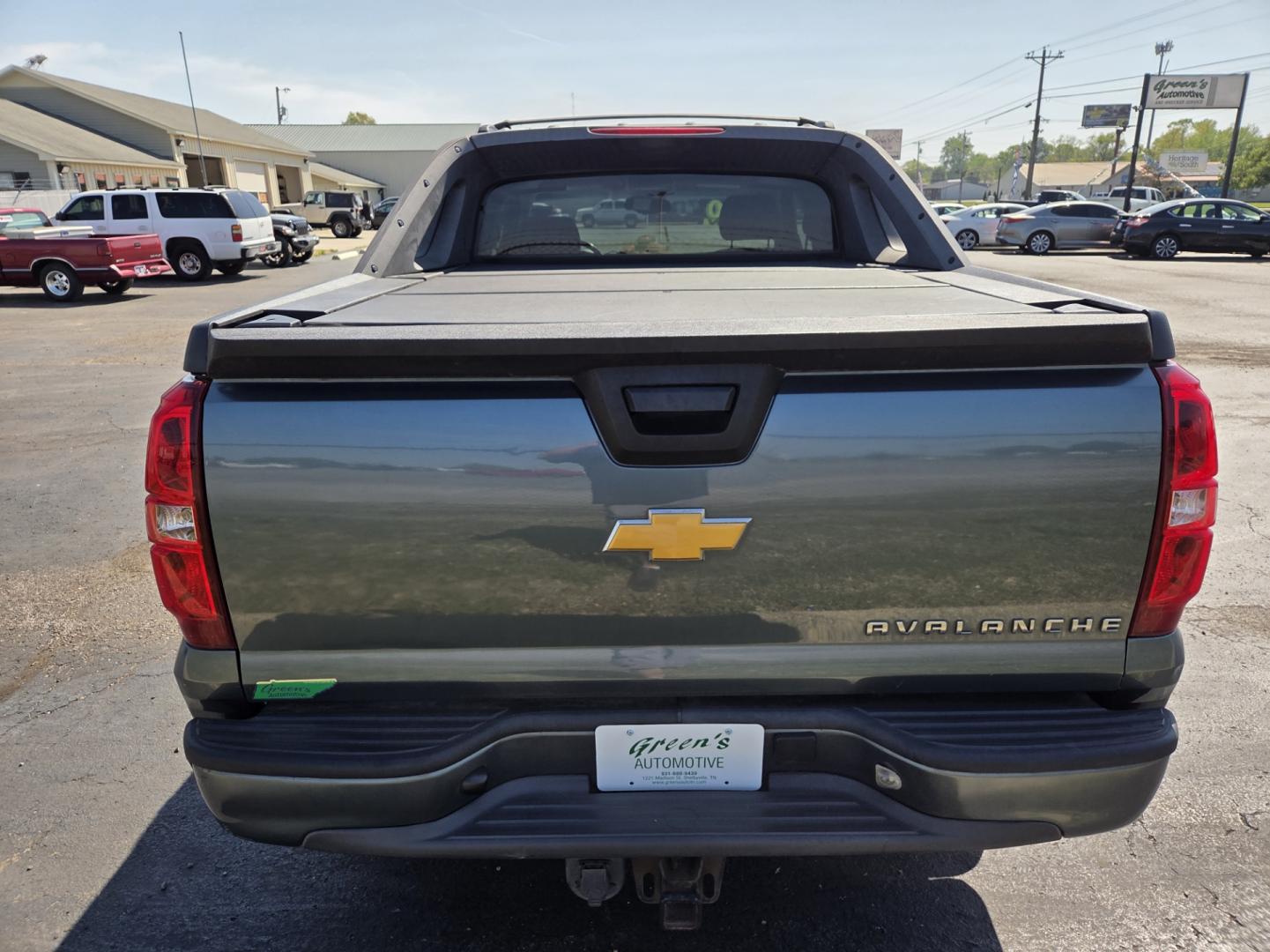2008 Blue /Black Chevrolet Avalanche LS 2WD (3GNEC12J18G) with an 5.3L V8 OHV 16V engine, 4-Speed Automatic Overdrive transmission, located at 1221 Madison St., Shelbyville, TN, 37160, (931) 680-9439, 0.000000, 0.000000 - Photo#2