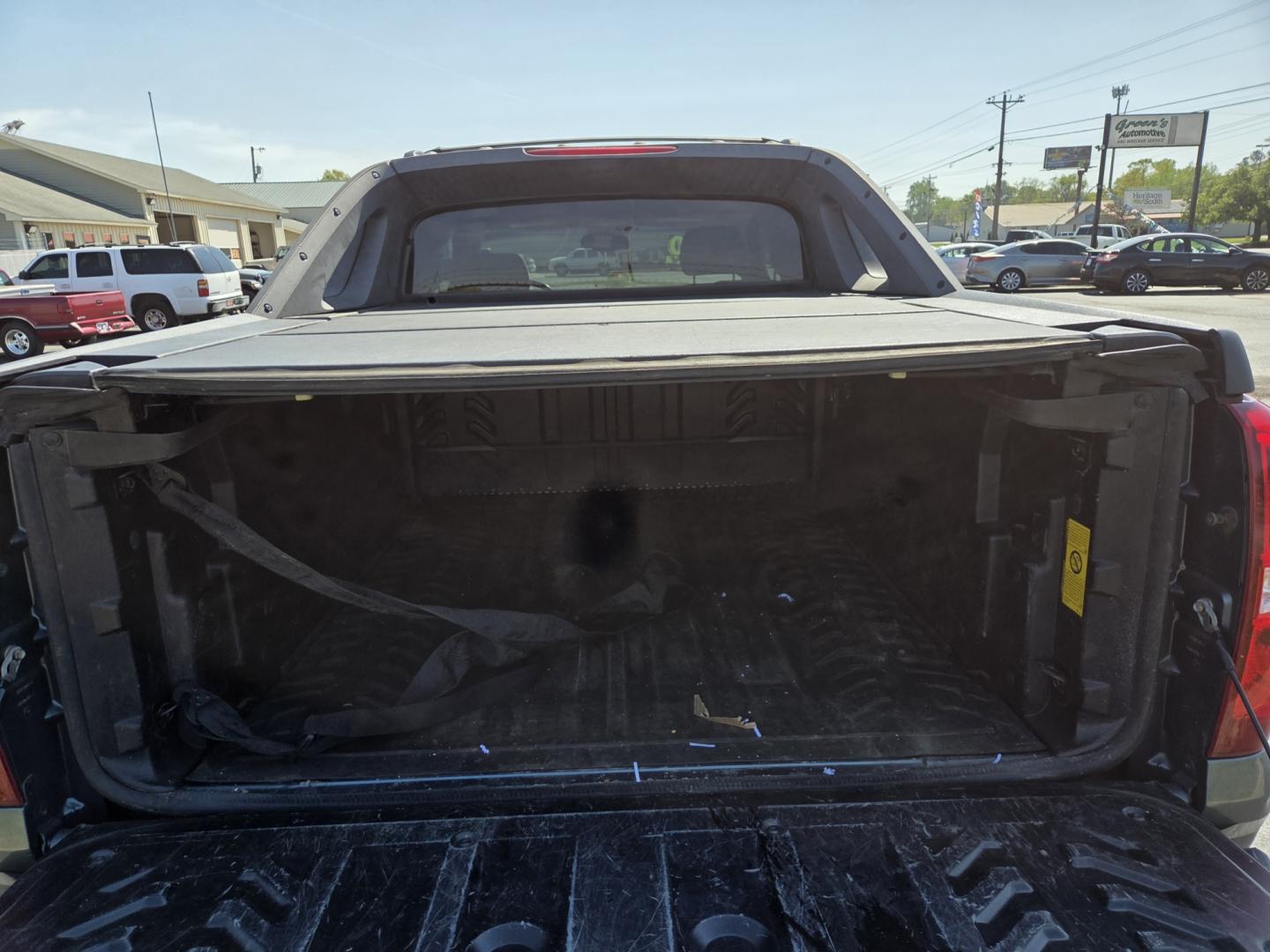 2008 Blue /Black Chevrolet Avalanche LS 2WD (3GNEC12J18G) with an 5.3L V8 OHV 16V engine, 4-Speed Automatic Overdrive transmission, located at 1221 Madison St., Shelbyville, TN, 37160, (931) 680-9439, 0.000000, 0.000000 - Photo#3