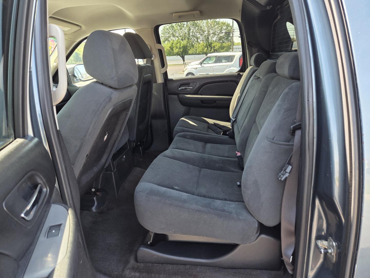 2008 Blue /Black Chevrolet Avalanche LS 2WD (3GNEC12J18G) with an 5.3L V8 OHV 16V engine, 4-Speed Automatic Overdrive transmission, located at 1221 Madison St., Shelbyville, TN, 37160, (931) 680-9439, 0.000000, 0.000000 - Photo#4