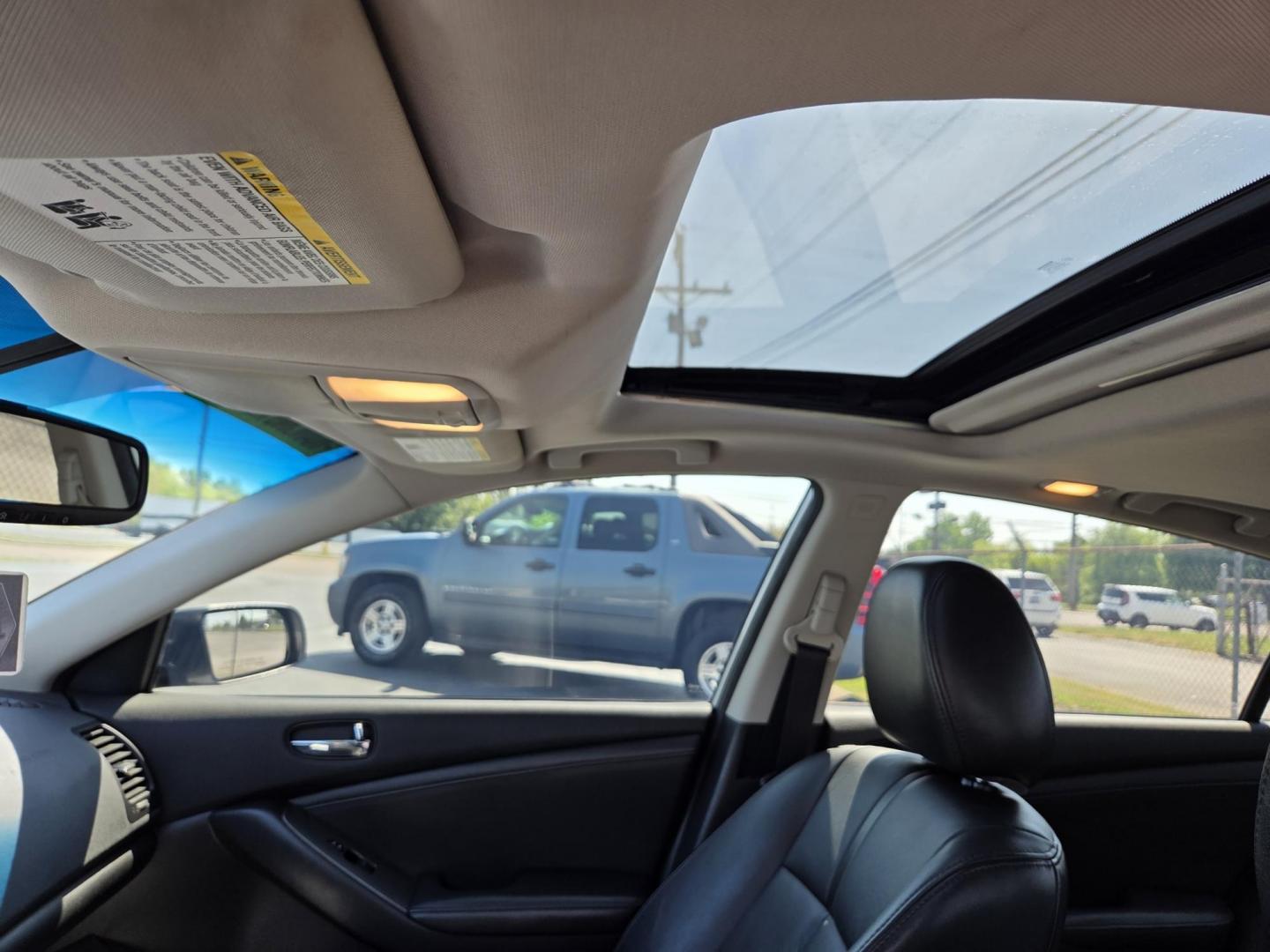 2012 SILVER /Black Nissan Altima 3.5 SR (1N4BL2AP3CC) with an 3.5L V6 DOHC 24V engine, Continuously Variable Transmission transmission, located at 1221 Madison St., Shelbyville, TN, 37160, (931) 680-9439, 0.000000, 0.000000 - Photo#6