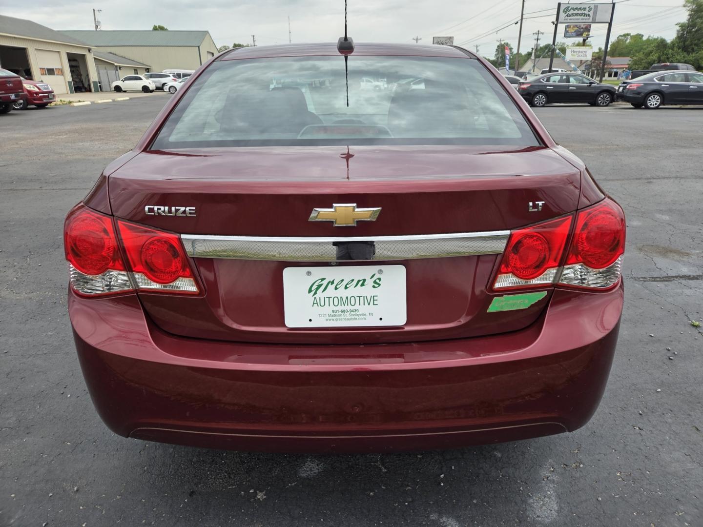 2016 Red /Black Chevrolet Cruze 2LT Auto (1G1PE5SB0G7) with an 1.4L L4 DOHC 16V TURBO engine, 6-Speed Automatic transmission, located at 1221 Madison St., Shelbyville, TN, 37160, (931) 680-9439, 0.000000, 0.000000 - Photo#2