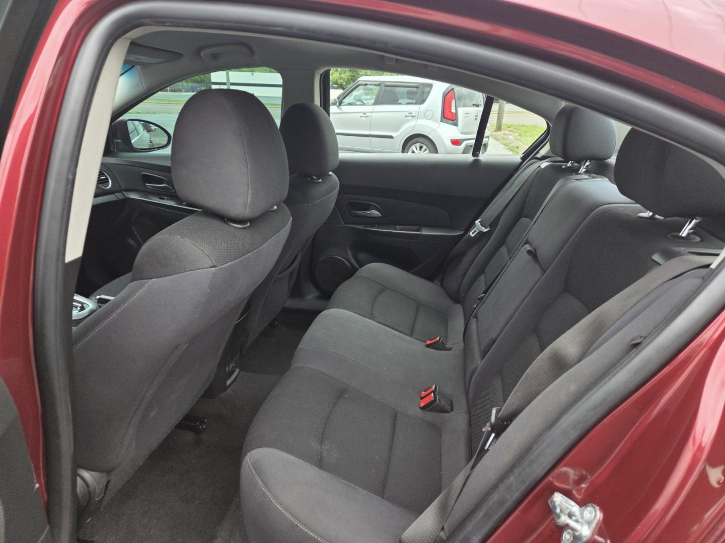 2016 Red /Black Chevrolet Cruze 2LT Auto (1G1PE5SB0G7) with an 1.4L L4 DOHC 16V TURBO engine, 6-Speed Automatic transmission, located at 1221 Madison St., Shelbyville, TN, 37160, (931) 680-9439, 0.000000, 0.000000 - Photo#3