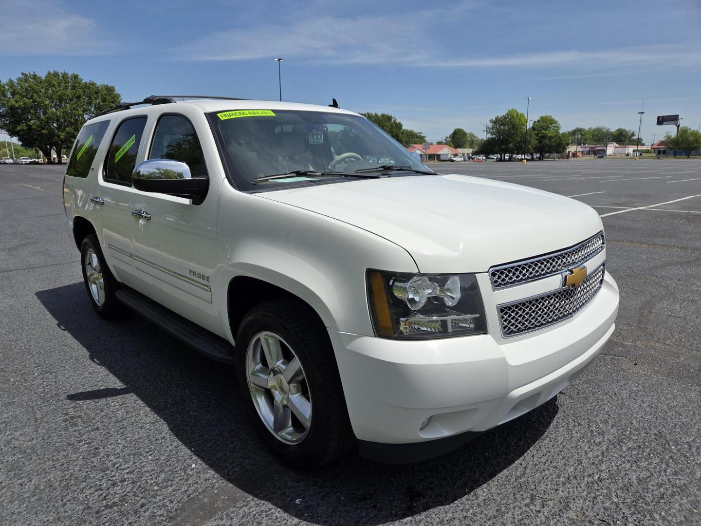 2014 WHITE /Beige Chevrolet Tahoe LTZ 4WD (1GNSKCE03ER) with an 5.3L V8 OHV 16V FFV engine, 6-Speed Automatic transmission, located at 1221 Madison St., Shelbyville, TN, 37160, (931) 680-9439, 0.000000, 0.000000 - Photo#1