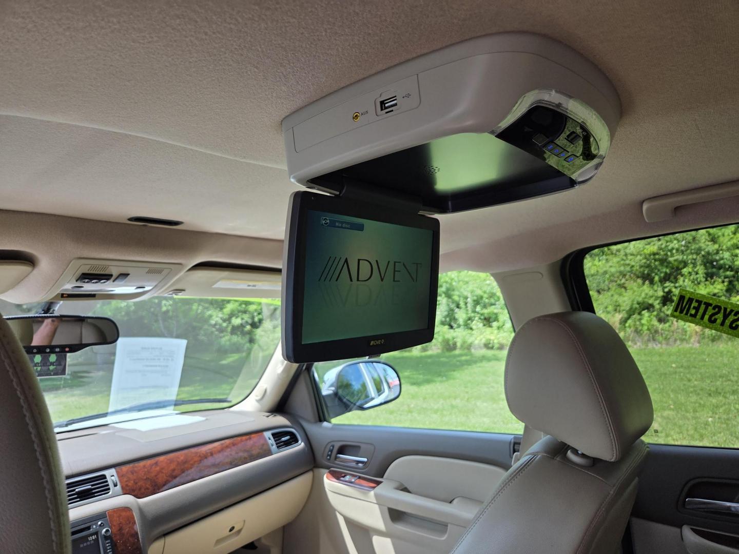 2014 WHITE /Beige Chevrolet Tahoe LTZ 4WD (1GNSKCE03ER) with an 5.3L V8 OHV 16V FFV engine, 6-Speed Automatic transmission, located at 1221 Madison St., Shelbyville, TN, 37160, (931) 680-9439, 0.000000, 0.000000 - Photo#7