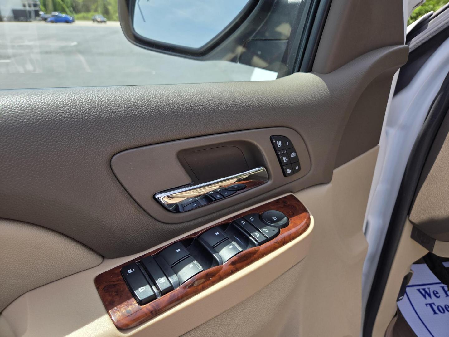 2014 WHITE /Beige Chevrolet Tahoe LTZ 4WD (1GNSKCE03ER) with an 5.3L V8 OHV 16V FFV engine, 6-Speed Automatic transmission, located at 1221 Madison St., Shelbyville, TN, 37160, (931) 680-9439, 0.000000, 0.000000 - Photo#10