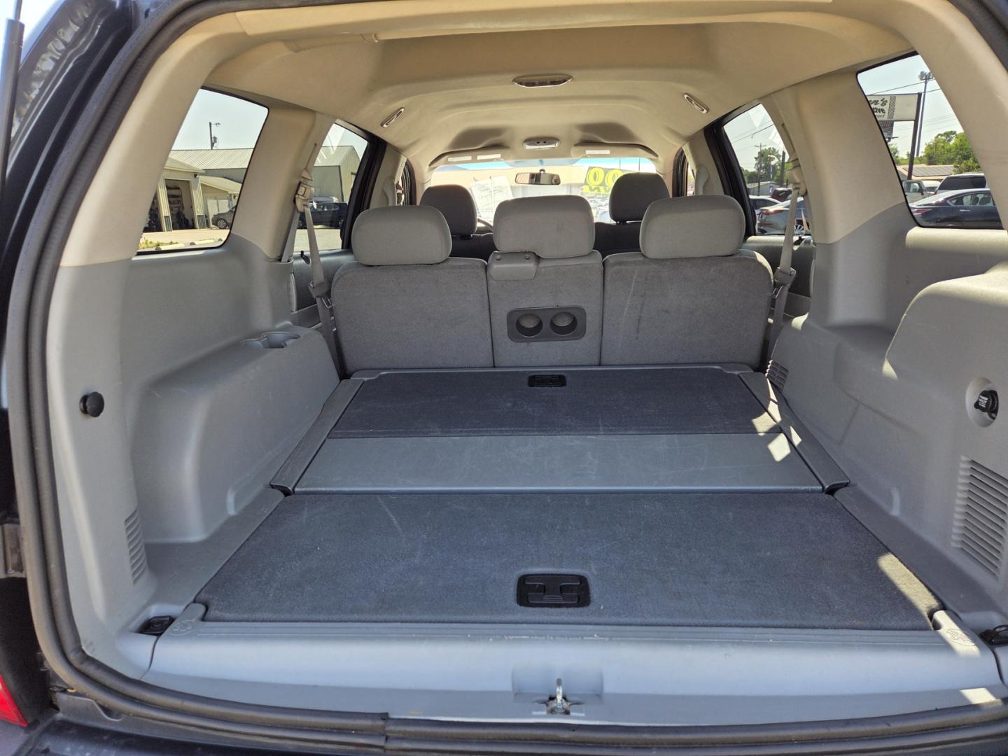 2008 Blue /Gray Dodge Durango SXT 2WD (1D8HD38N58F) with an 4.7L V8 SOHC 16V engine, 5-Speed Automatic Overdrive transmission, located at 1221 Madison St., Shelbyville, TN, 37160, (931) 680-9439, 0.000000, 0.000000 - Photo#3