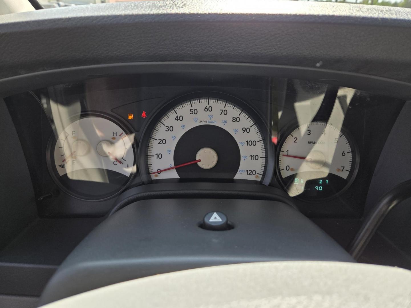 2008 Blue /Gray Dodge Durango SXT 2WD (1D8HD38N58F) with an 4.7L V8 SOHC 16V engine, 5-Speed Automatic Overdrive transmission, located at 1221 Madison St., Shelbyville, TN, 37160, (931) 680-9439, 0.000000, 0.000000 - Photo#7