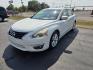 2013 WHITE /Beige Nissan Altima 2.5 SV (1N4AL3AP0DN) with an 2.5L L4 DOHC 16V engine, Automatic transmission, located at 1221 Madison St., Shelbyville, TN, 37160, (931) 680-9439, 0.000000, 0.000000 - Photo#0