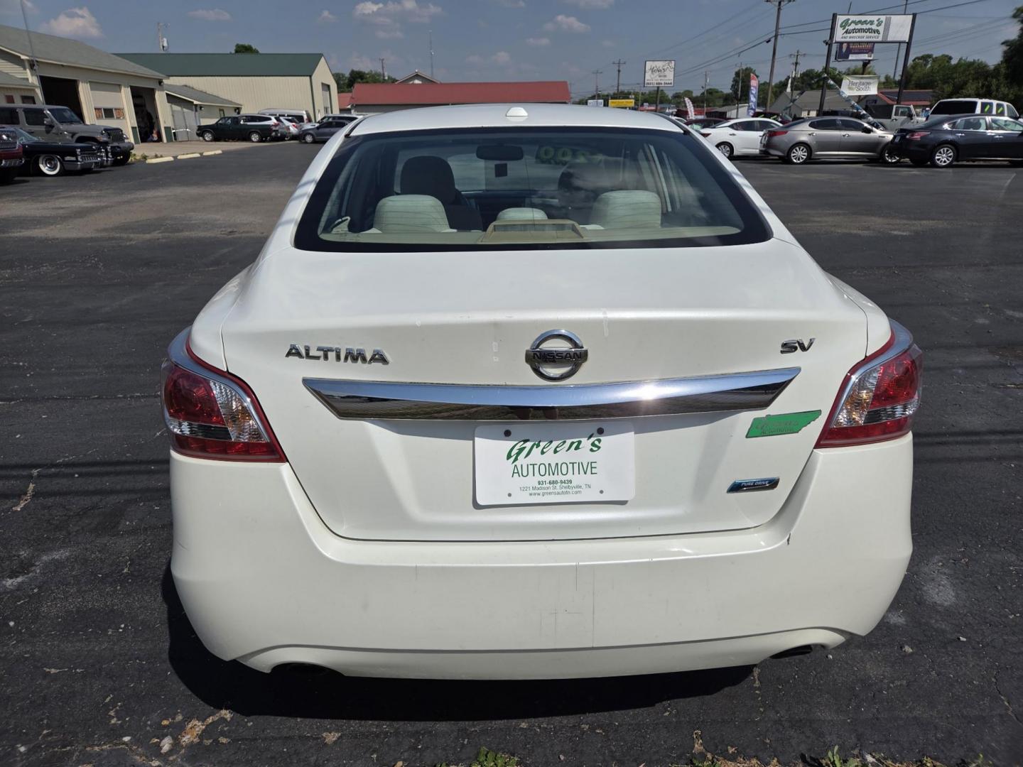 2013 WHITE /Beige Nissan Altima 2.5 SV (1N4AL3AP0DN) with an 2.5L L4 DOHC 16V engine, Automatic transmission, located at 1221 Madison St., Shelbyville, TN, 37160, (931) 680-9439, 0.000000, 0.000000 - Photo#2